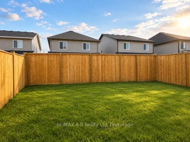 45 ROBERTSON Dr, Stratford 3