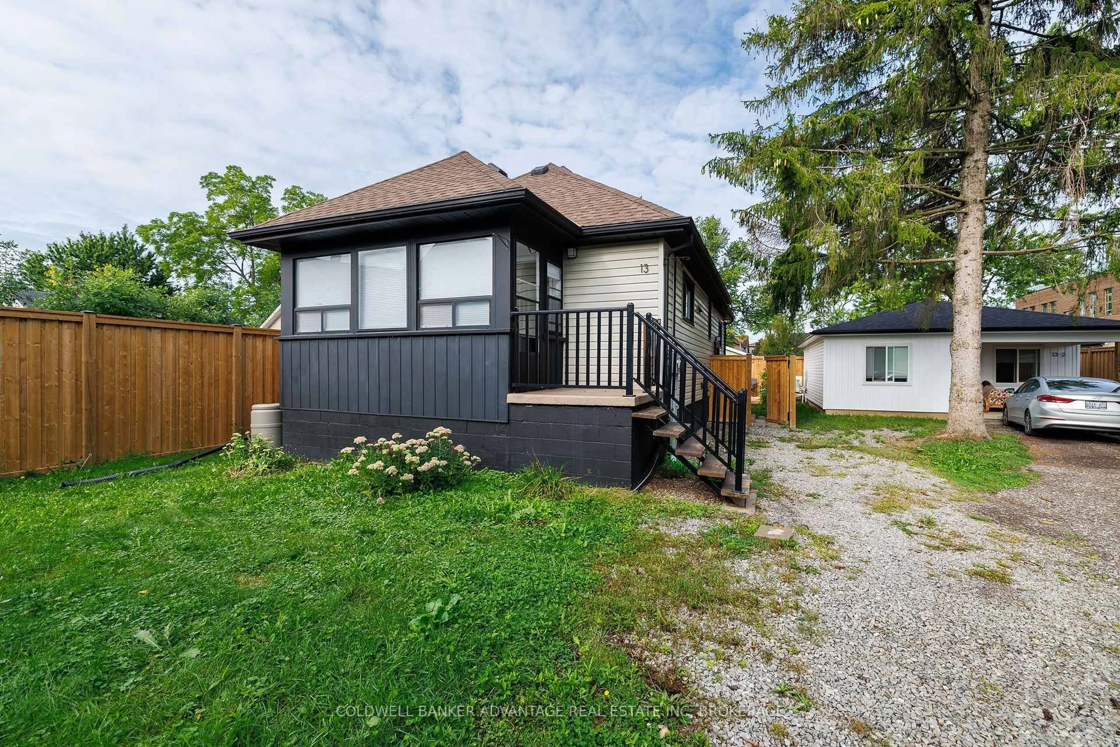 Unknown for 13/15 Duncan St, Welland Ontario L3B 2C5