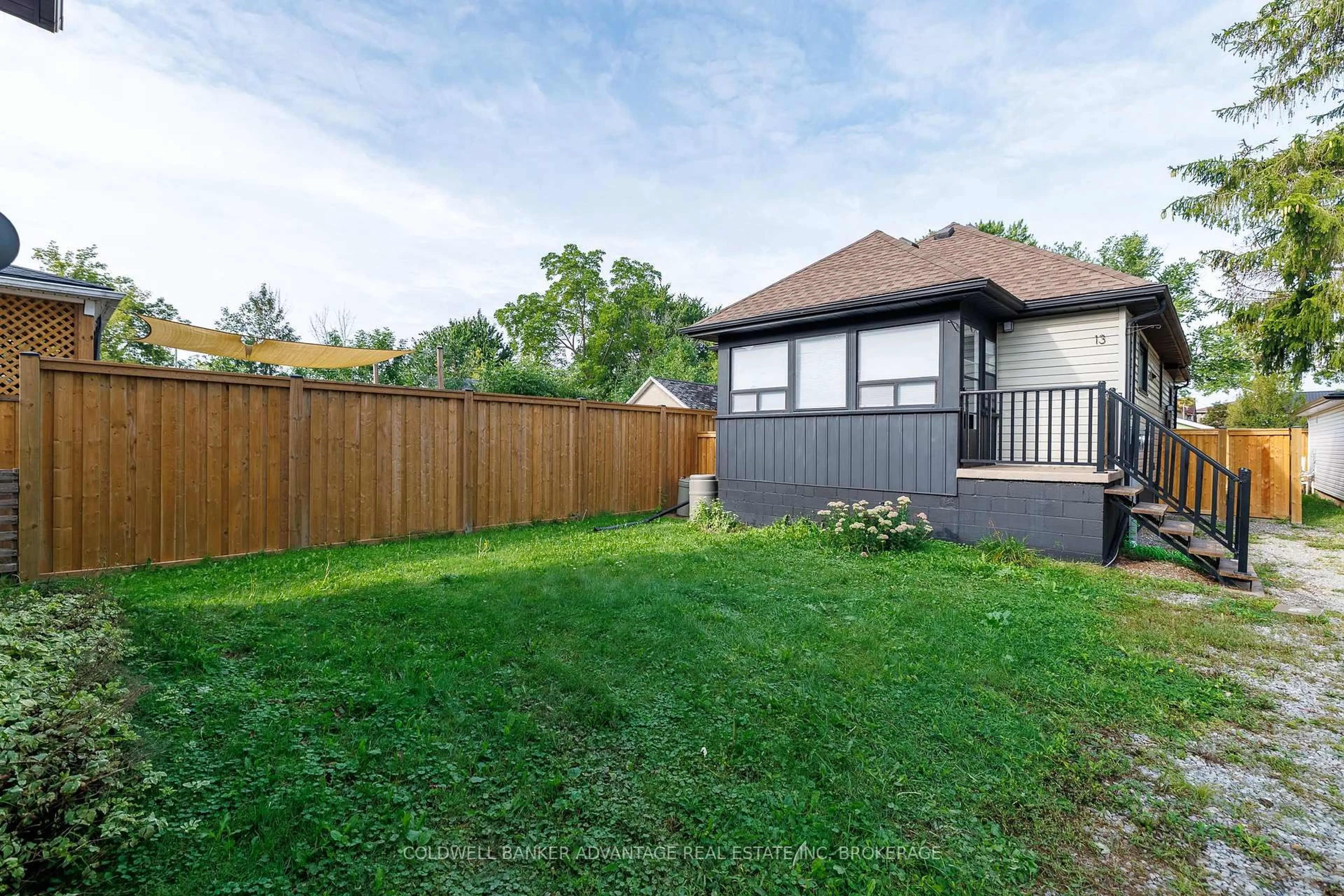 Patio, street for 13/15 Duncan St, Welland Ontario L3B 2C5