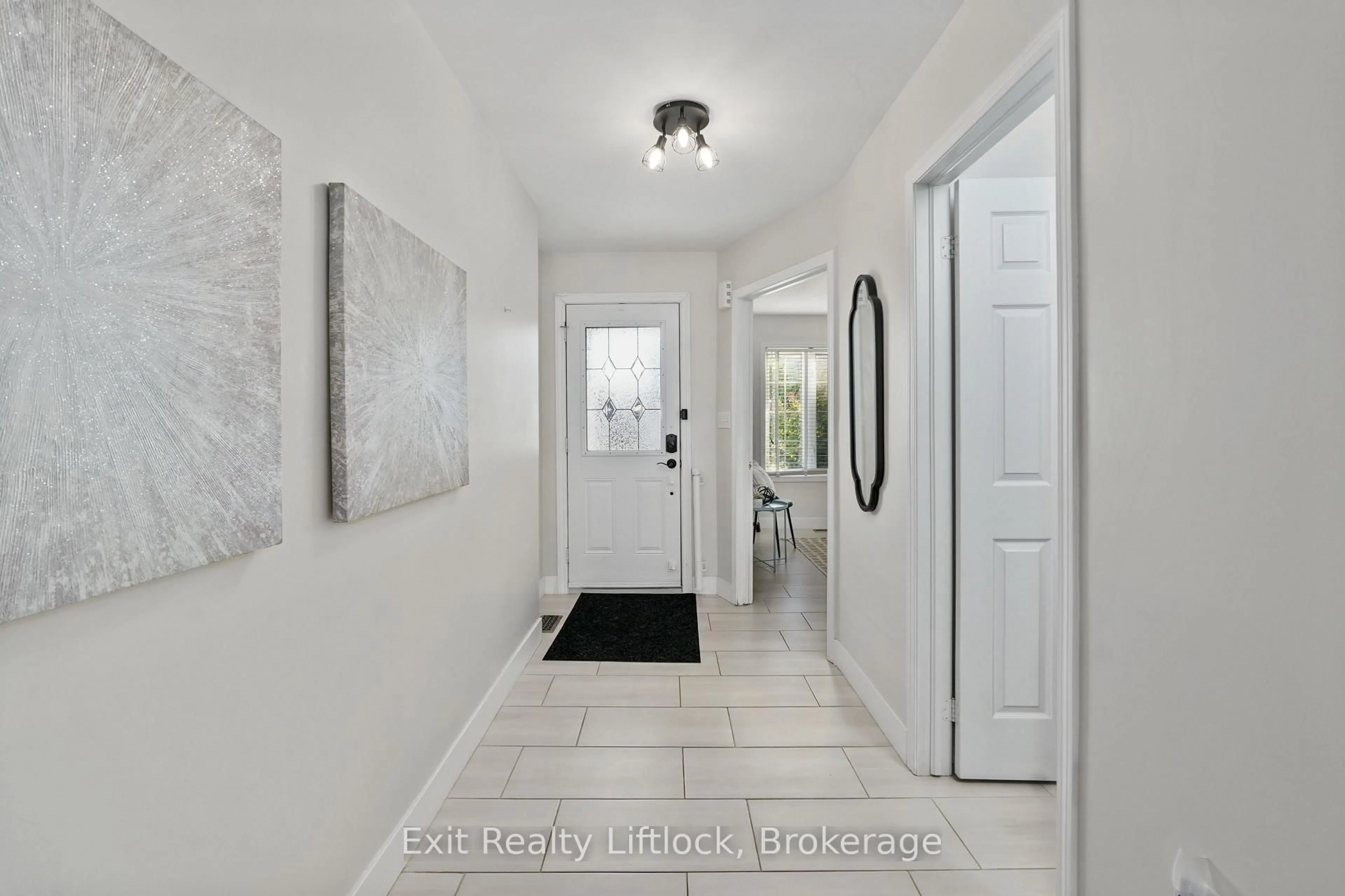 Indoor entryway for 629 Tully Cres, Peterborough Ontario K9K 0B1