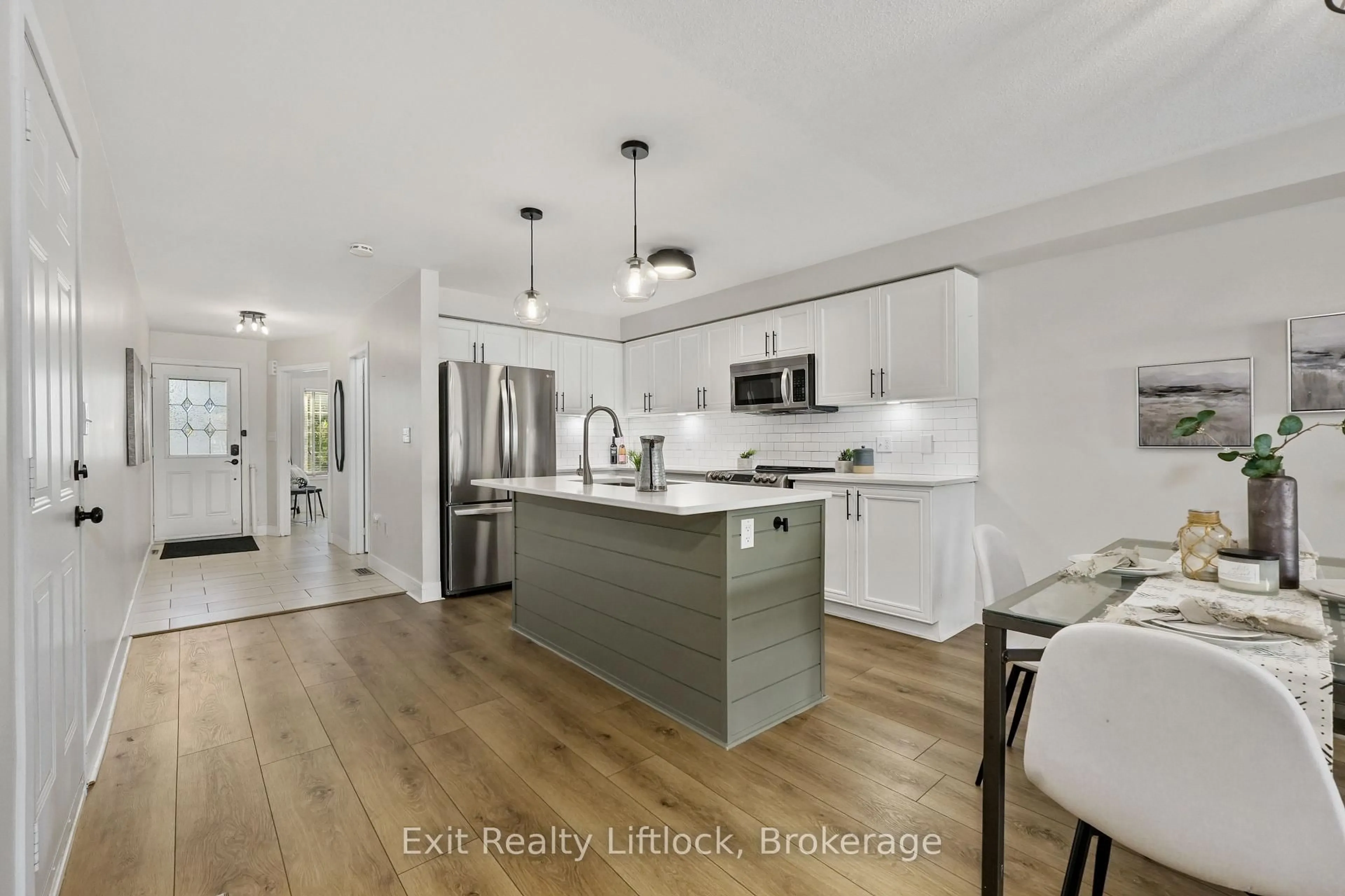 Open concept kitchen, unknown for 629 Tully Cres, Peterborough Ontario K9K 0B1
