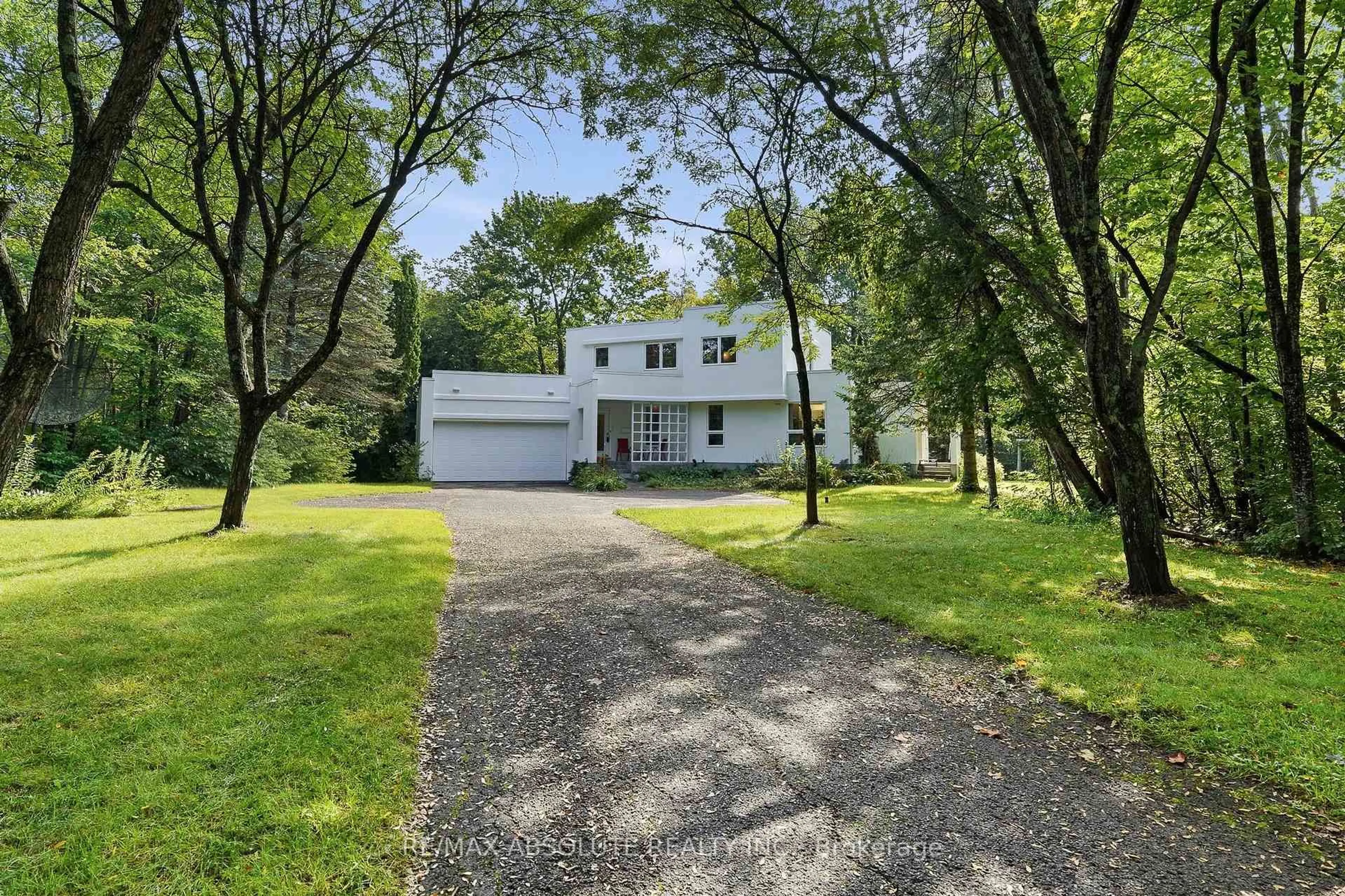 A pic from outside/outdoor area/front of a property/back of a property/a pic from drone, unknown for 1645 Royal Orchard Dr, Ottawa Ontario K4C 1A9