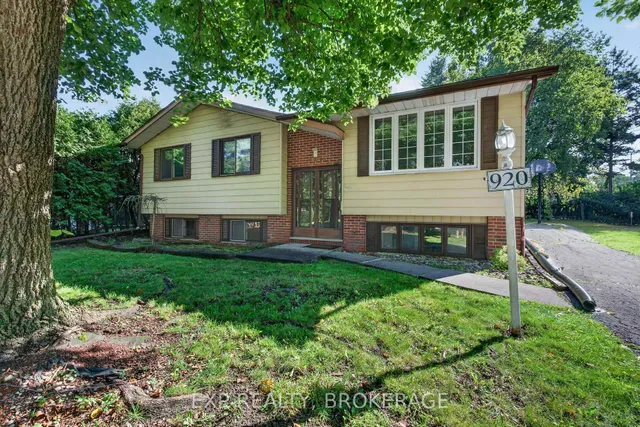 920 SAFARI Dr, Kingston 2