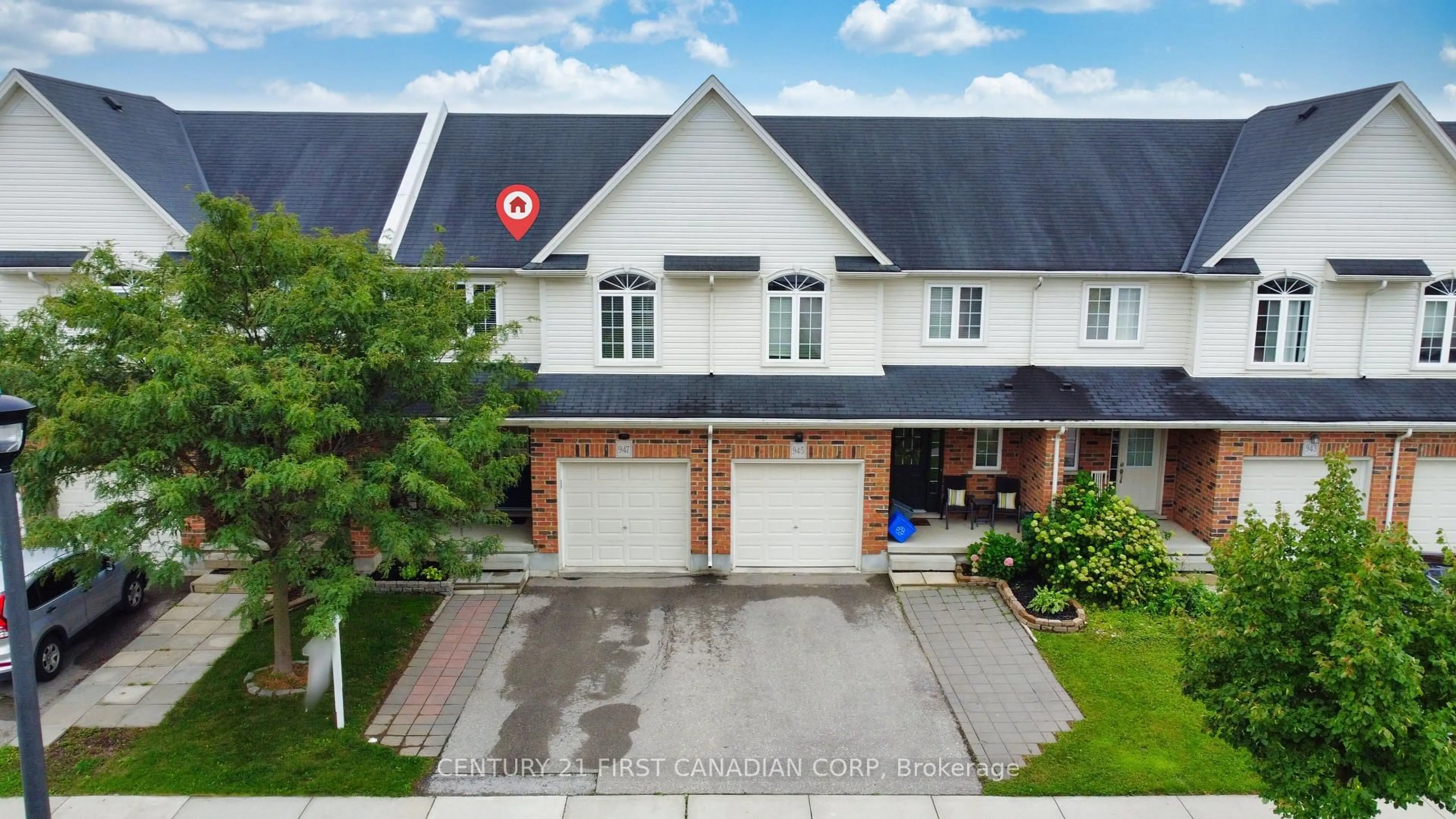 A pic from outside/outdoor area/front of a property/back of a property/a pic from drone, street for 947 Silverfox Cres, London North Ontario N6G 0N5