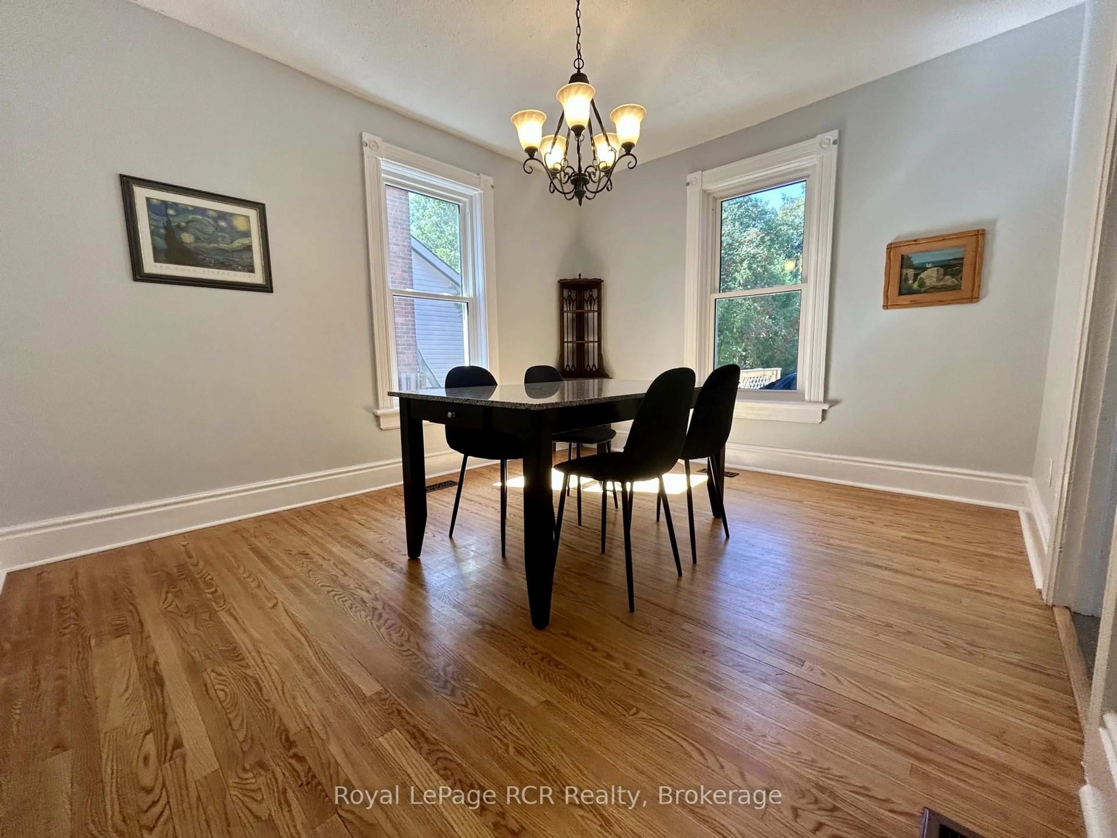 Dining room, wood/laminate floor for 962 7th Ave, Owen Sound Ontario N4K 2Y8