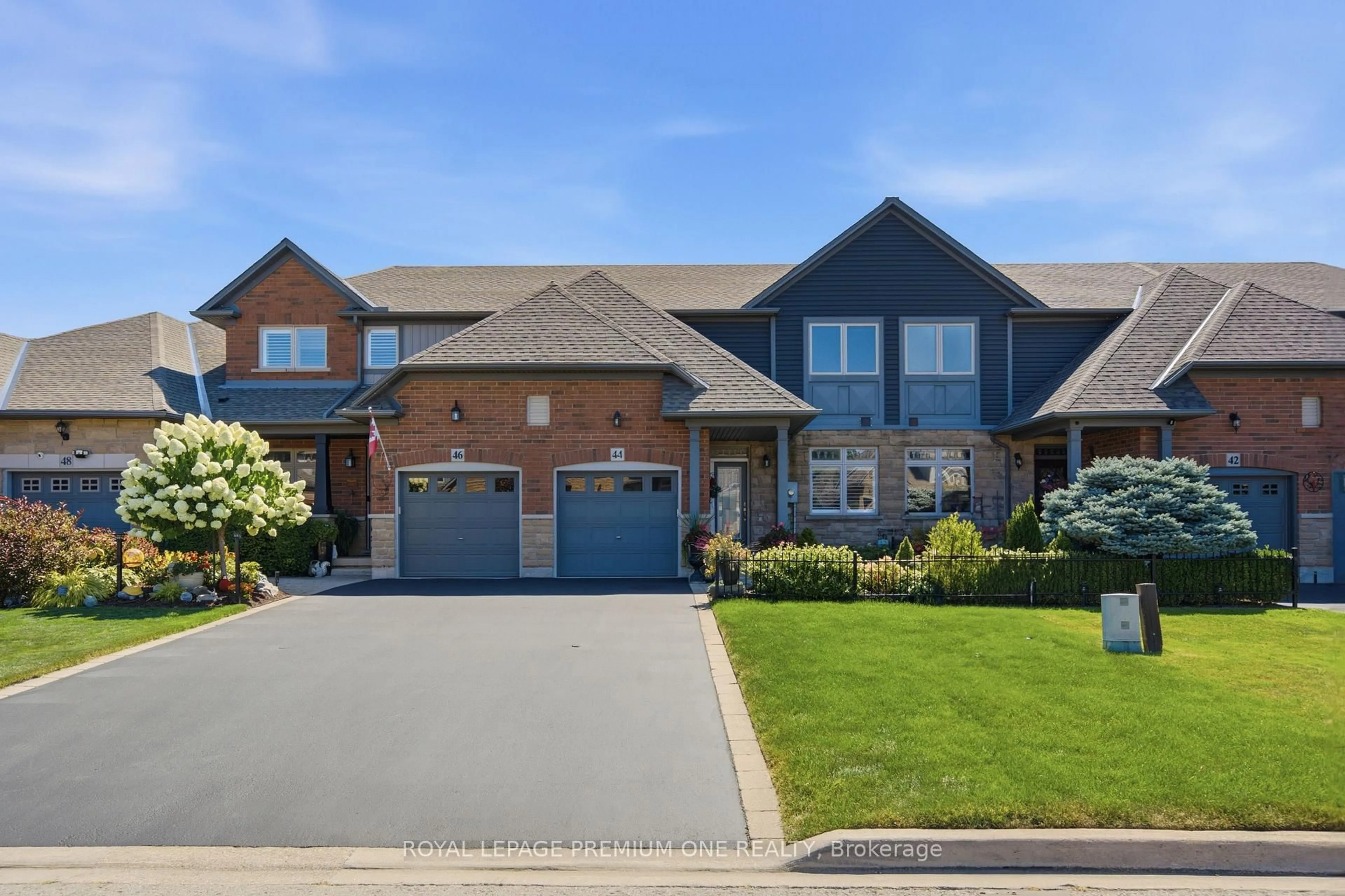 Home with brick exterior material, street for 44 Conrad Pl, Grimsby Ontario L3M 5S5