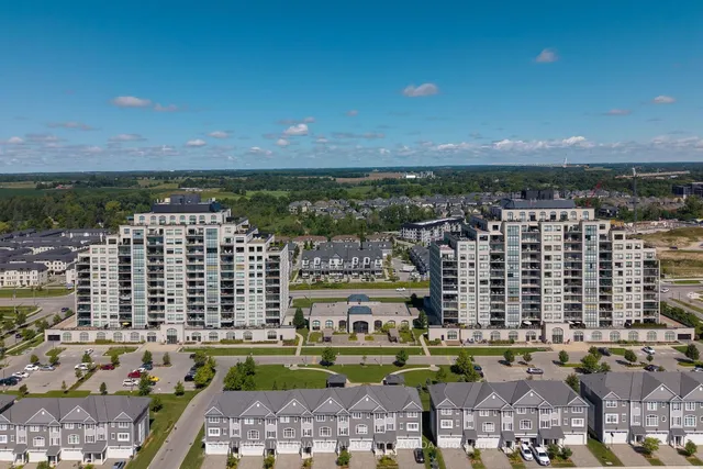 240 Villagewalk Blvd #205, London North 3