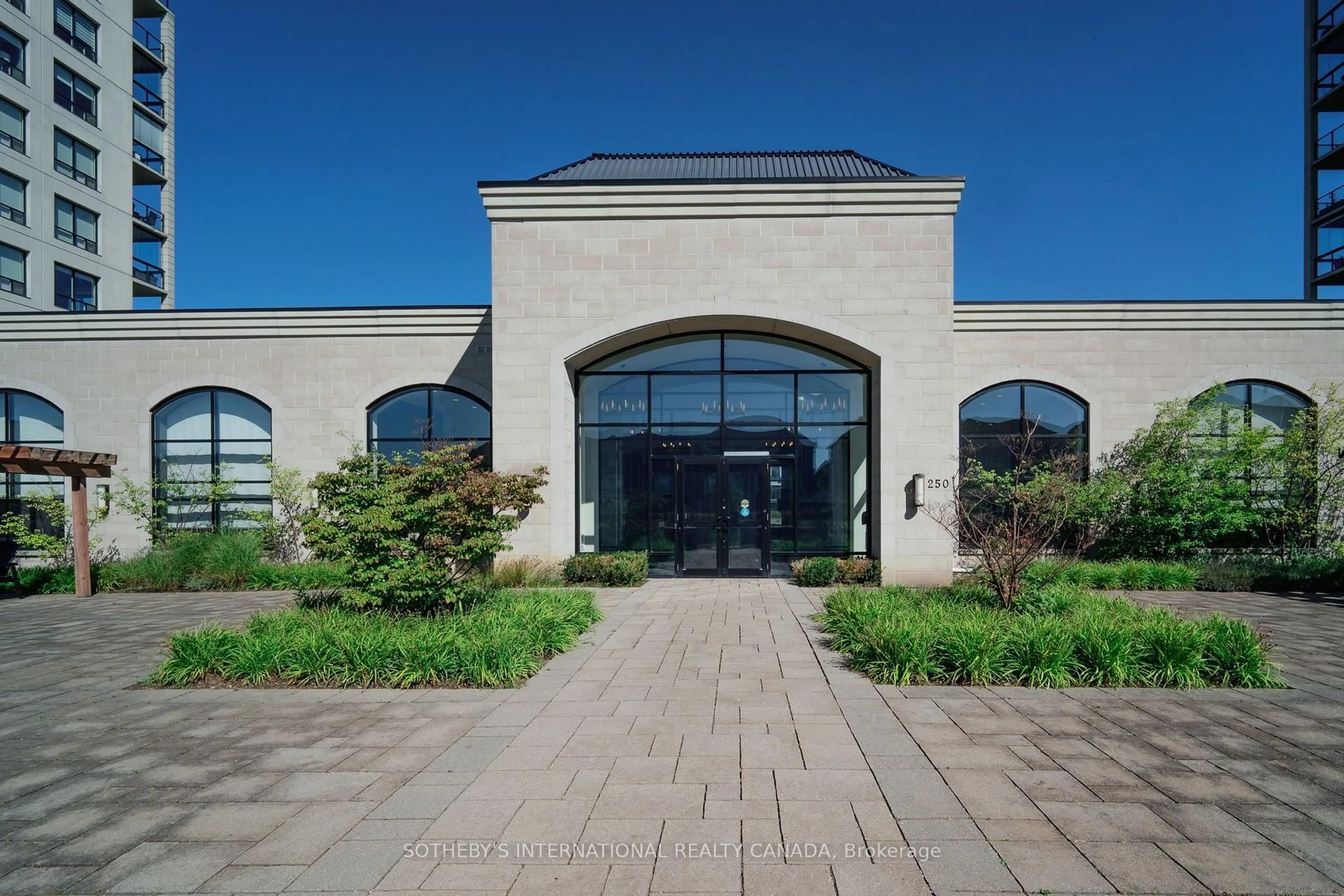 Indoor foyer for 240 Villagewalk Blvd #205, London North Ontario N6G 0P6