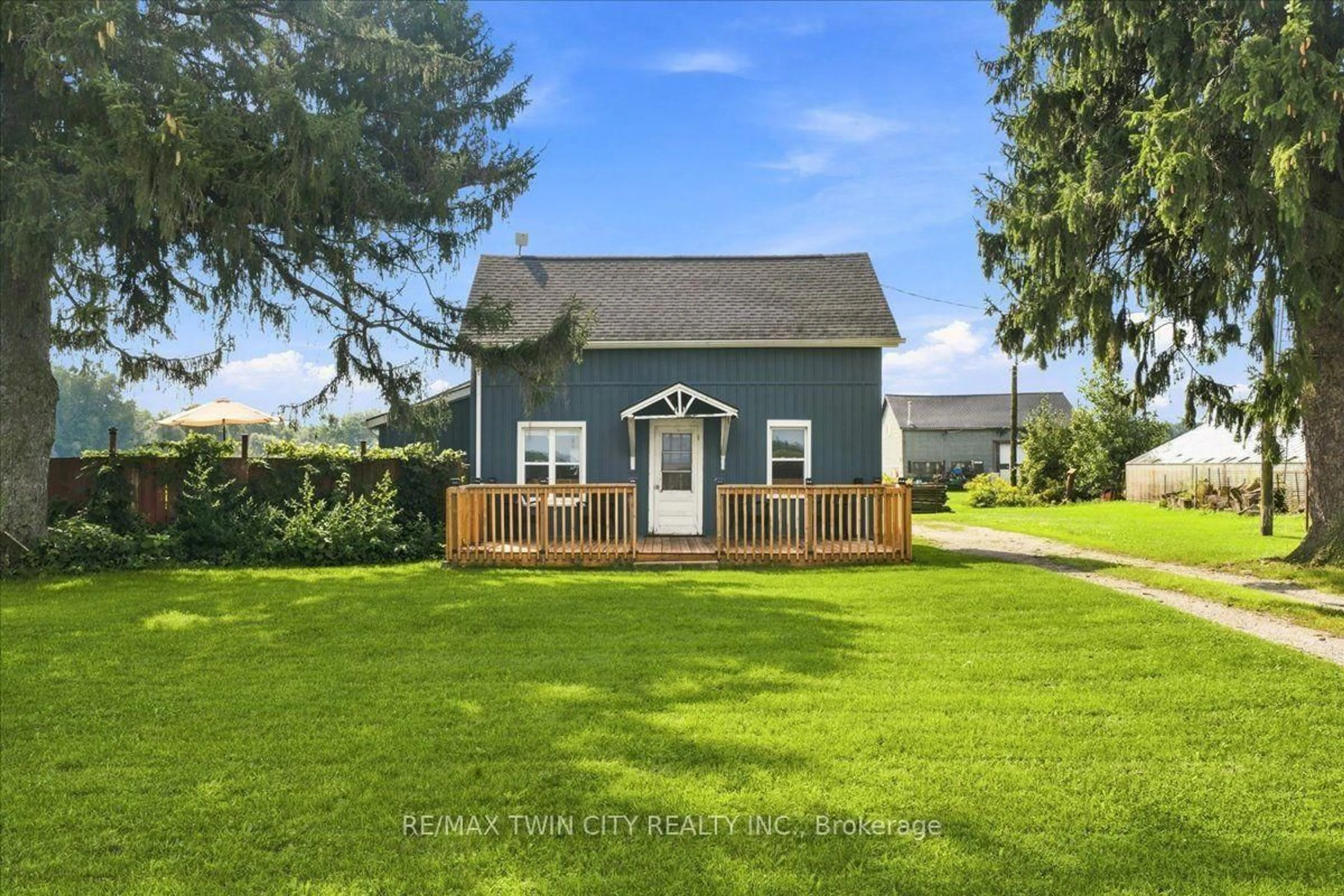 A pic from outside/outdoor area/front of a property/back of a property/a pic from drone, unknown for 1276 Brantford Road 4 Rd, Norfolk Ontario N0E 1V0