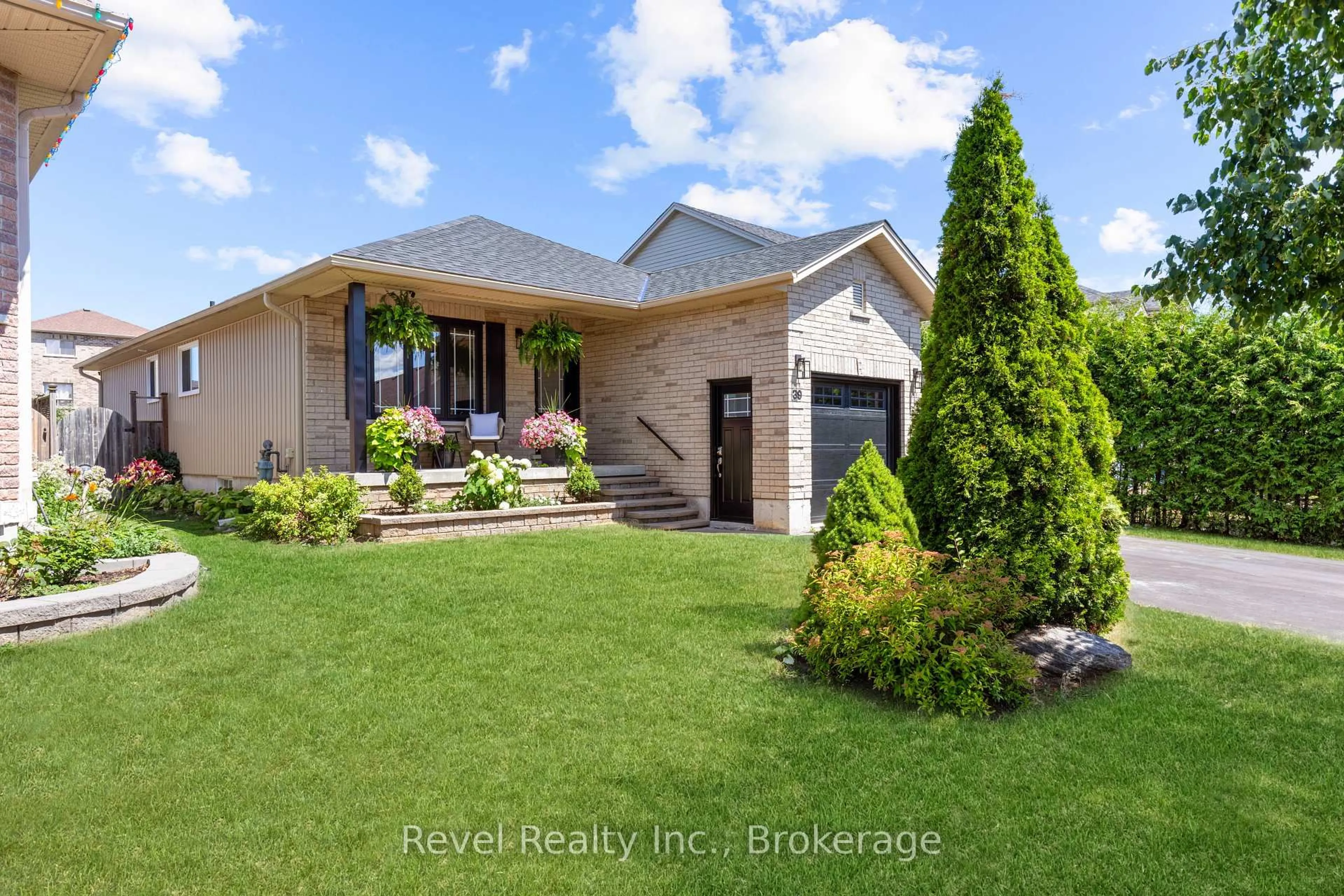 Home with brick exterior material, unknown for 39 Springdale Dr, Kawartha Lakes Ontario K9V 0J4
