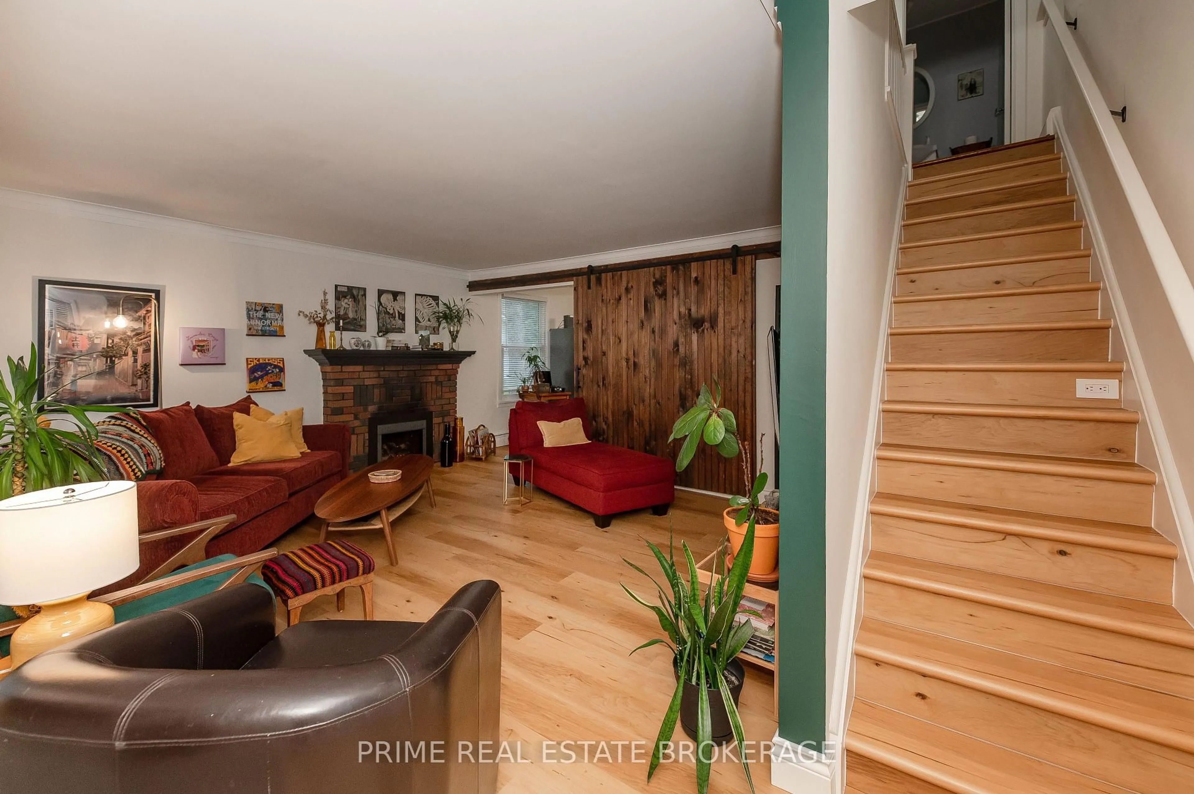 Living room with furniture, wood/laminate floor for 154 Graham St, West Elgin Ontario N0L 2P0
