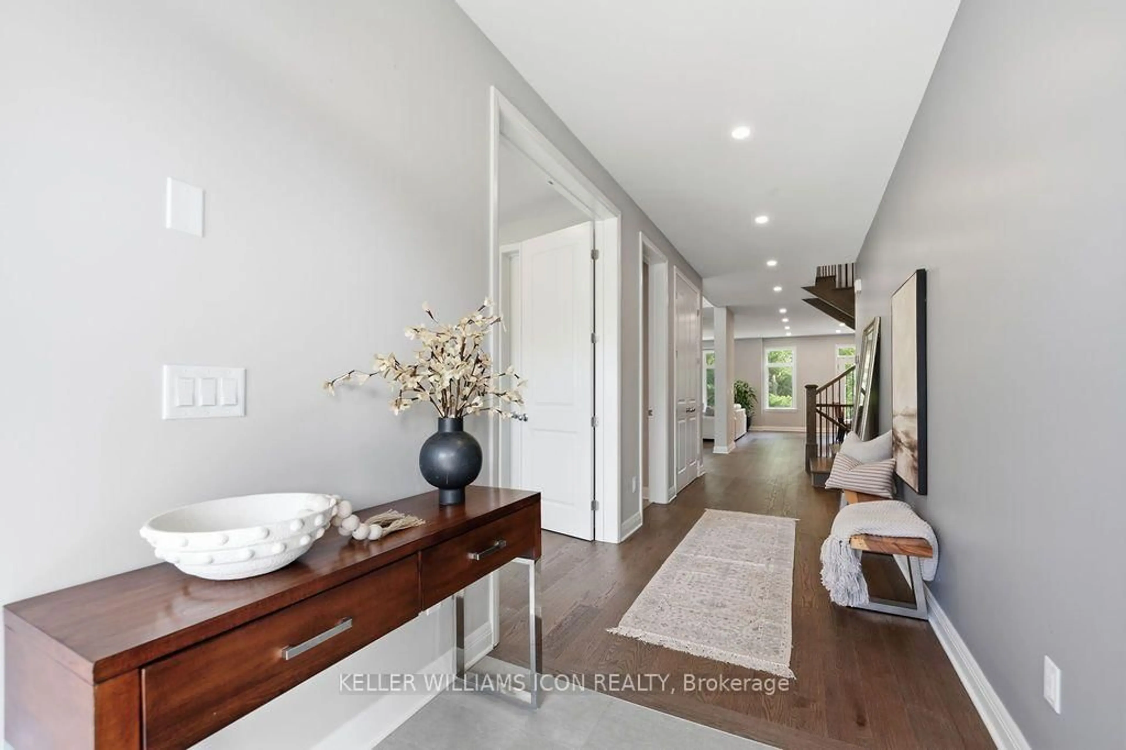 Indoor entryway for 235 Ketchikan Cres, Ottawa Ontario K2T 0S3