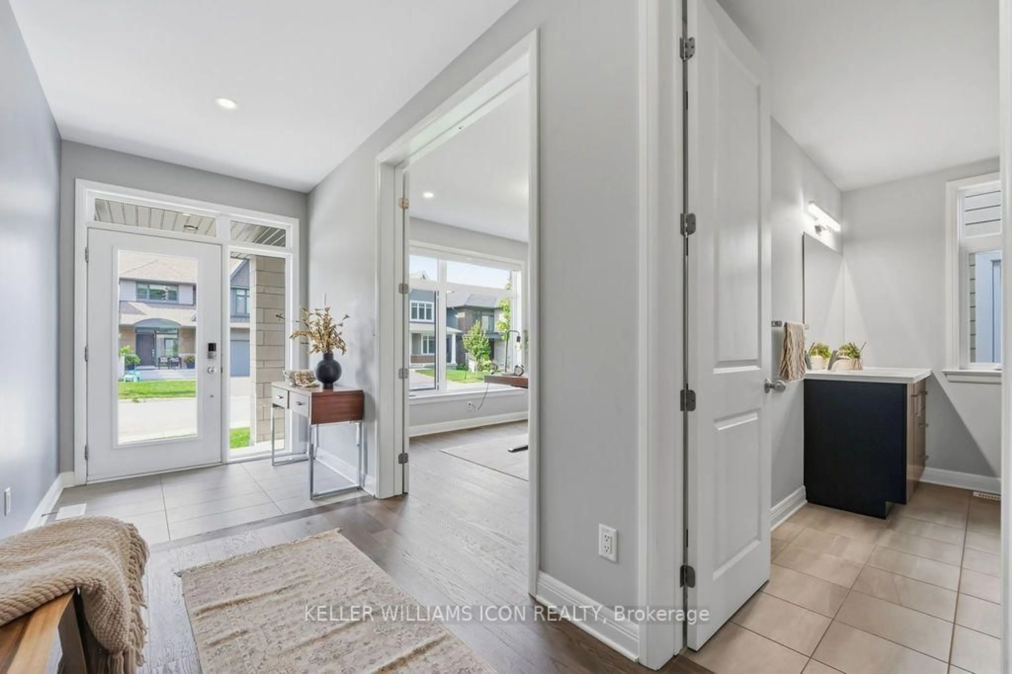 Indoor entryway for 235 Ketchikan Cres, Ottawa Ontario K2T 0S3