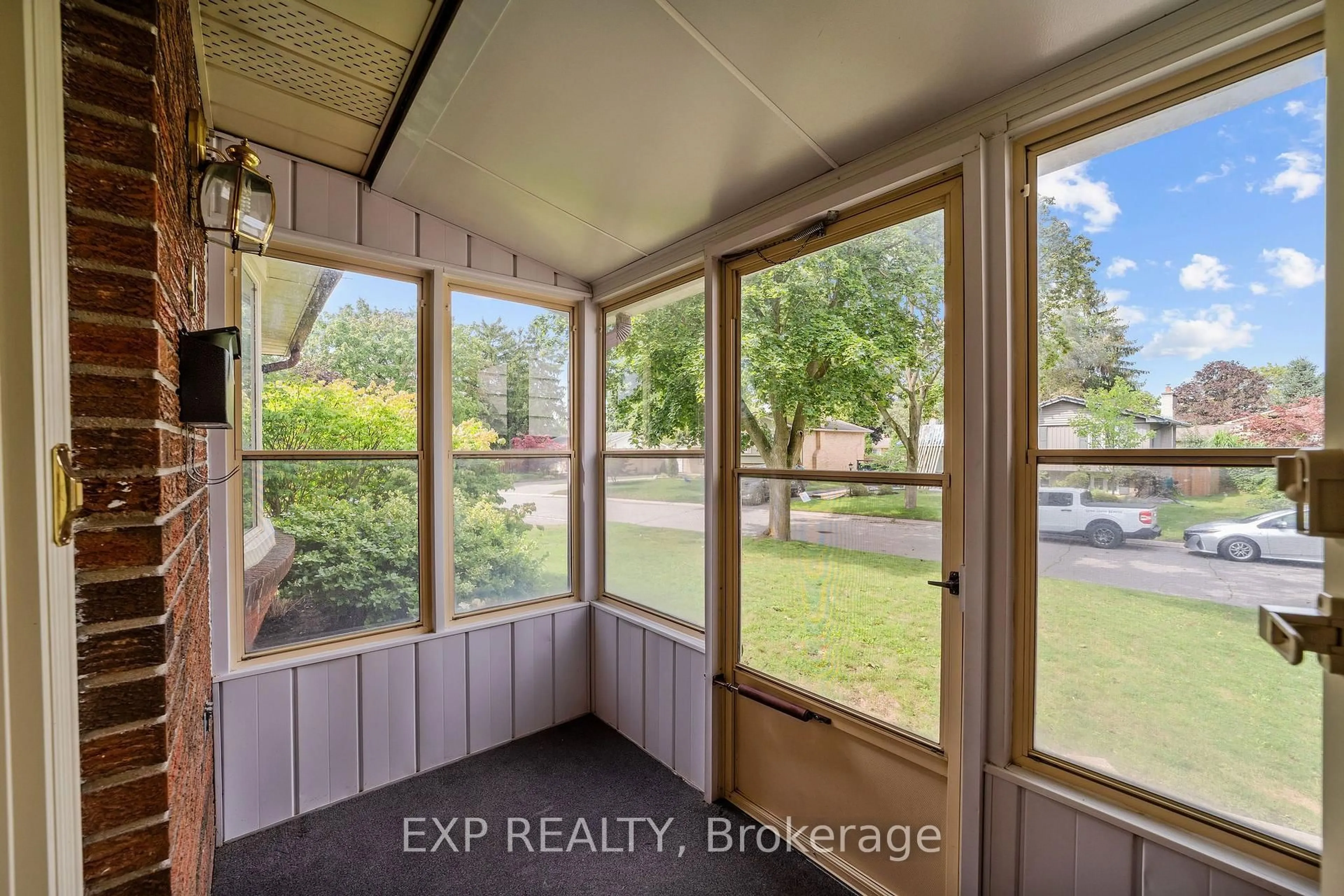 Indoor entryway for 47 Glenburnie Cres, London North Ontario N5X 2A1
