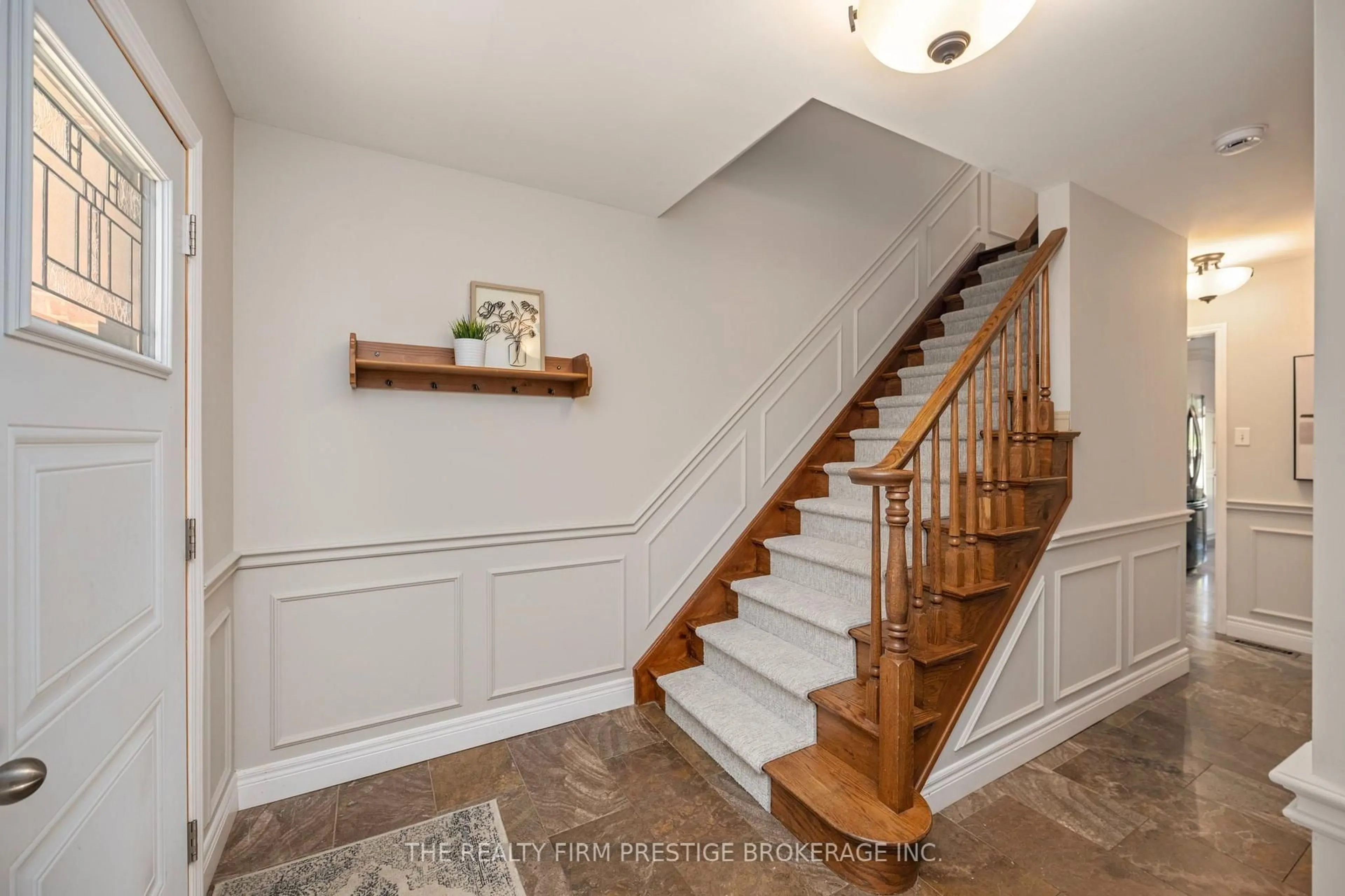 Indoor entryway for 49 Whisperwood Cres, London South Ontario N6K 3Y9