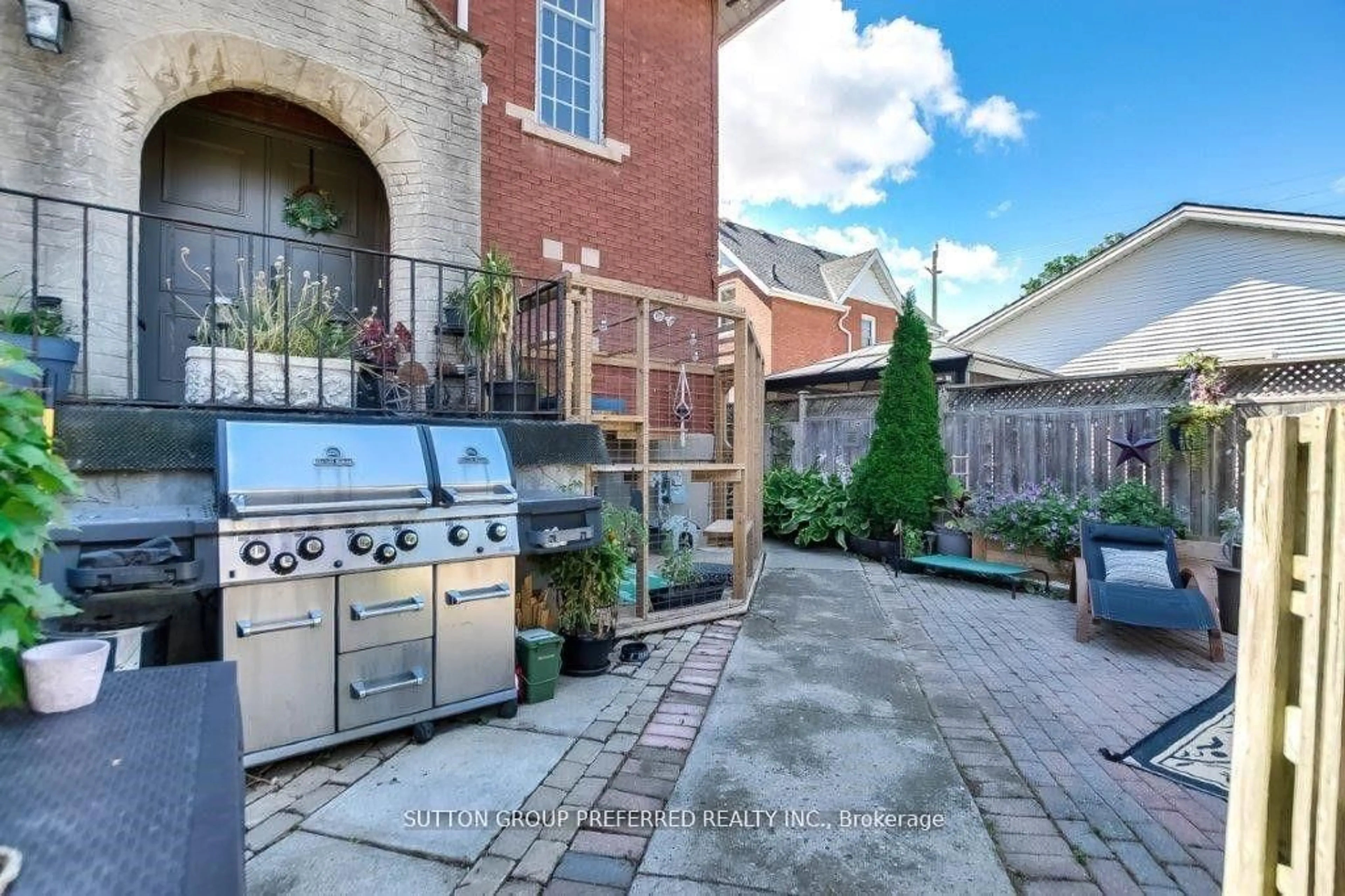 Patio, street for 73 Fifth Ave, St. Thomas Ontario N5R 4C9