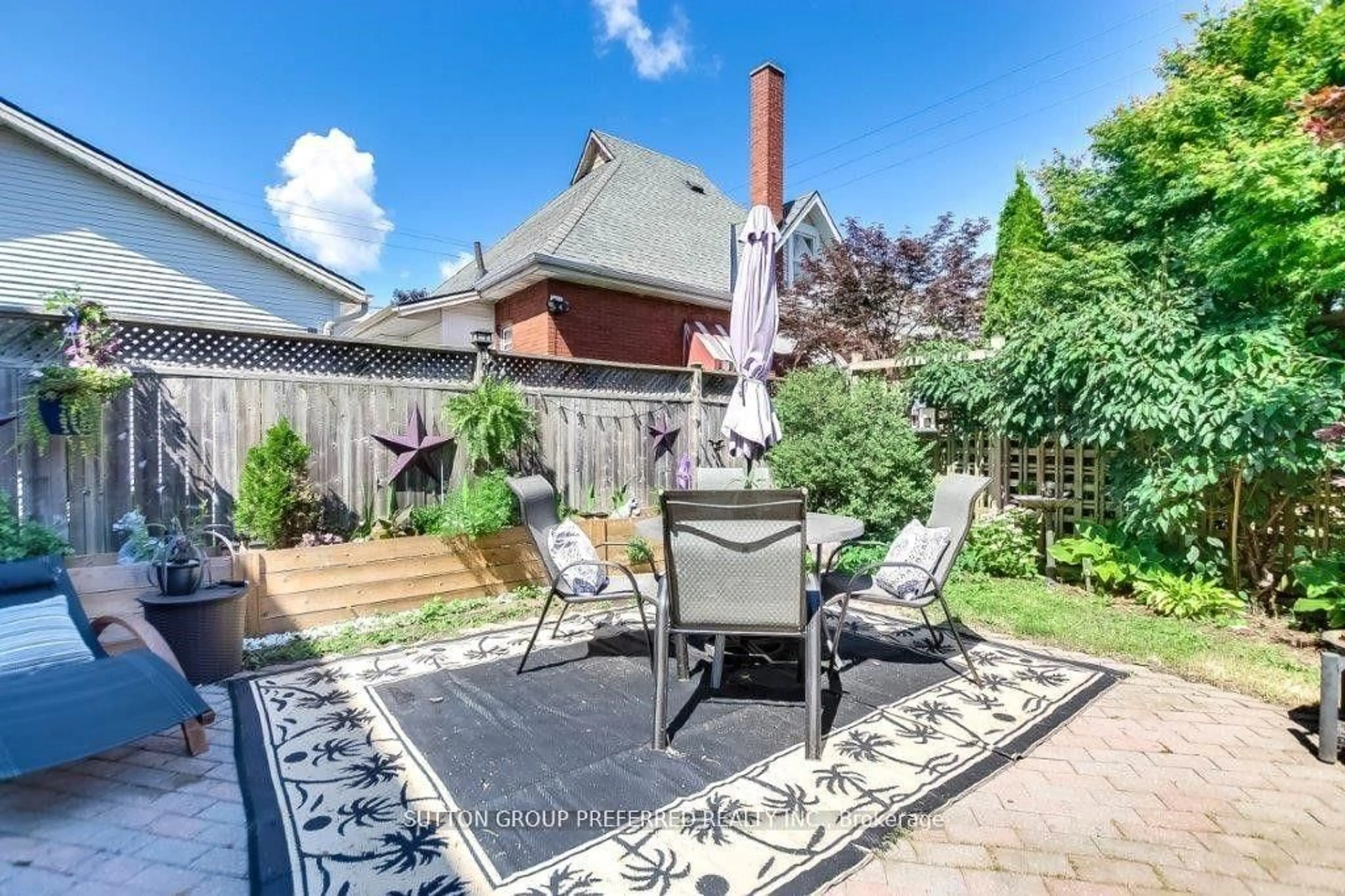Patio, street for 73 Fifth Ave, St. Thomas Ontario N5R 4C9