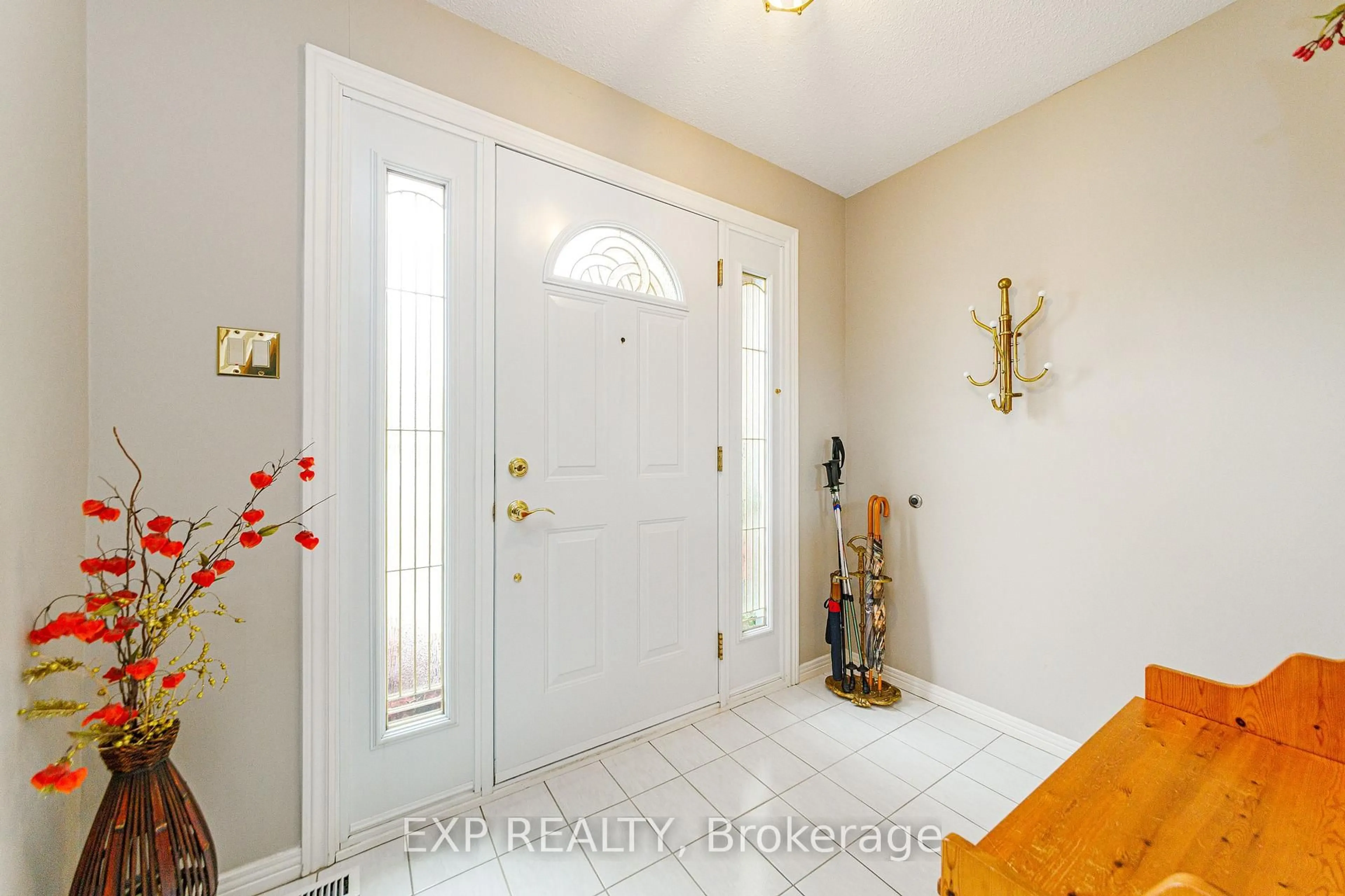 Indoor entryway for 1166 Bordeau Grve, Ottawa Ontario K1C 2M7