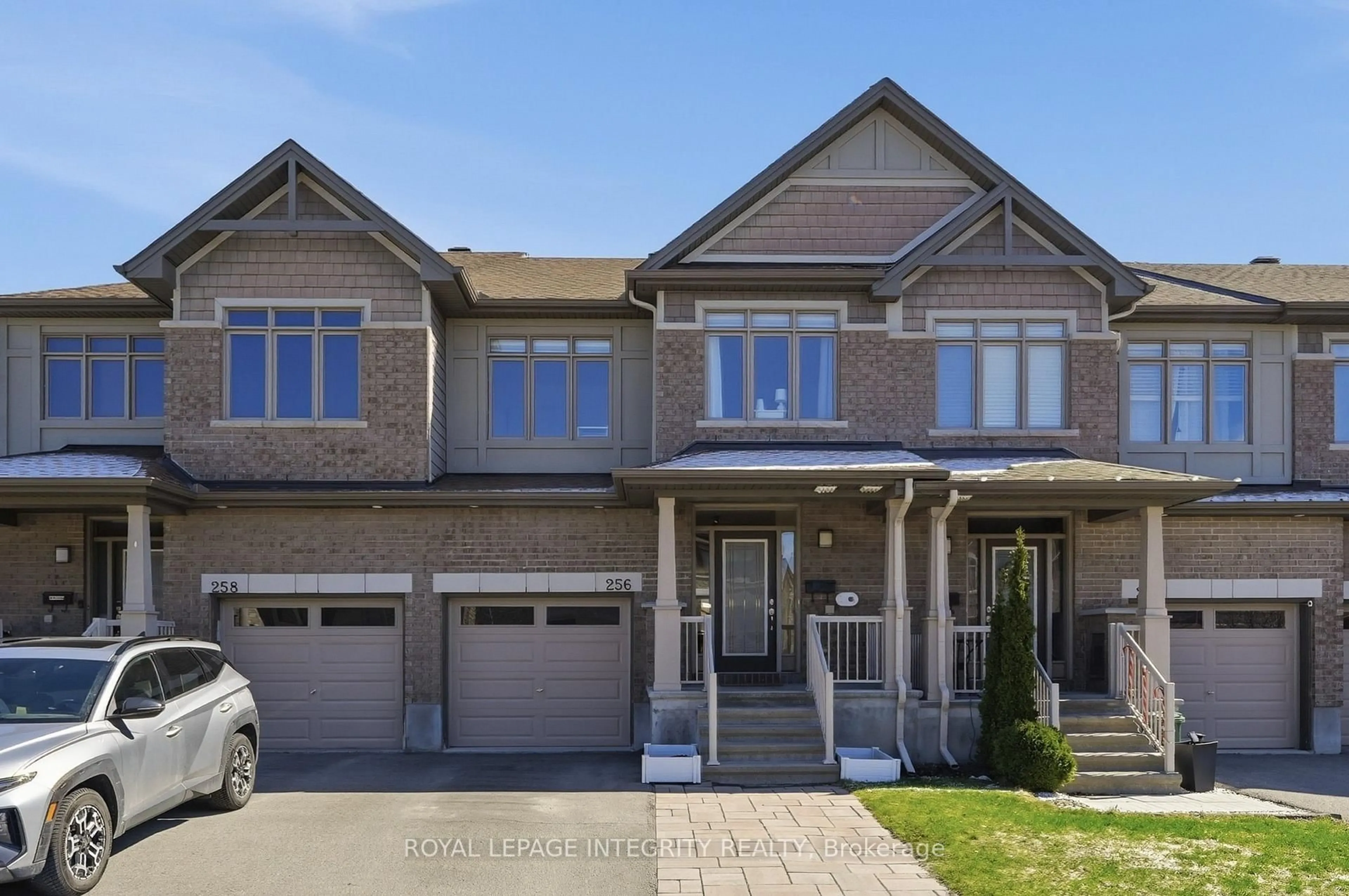 Home with brick exterior material, street for 256 Gossamer St, Ottawa Ontario K1W 0B2