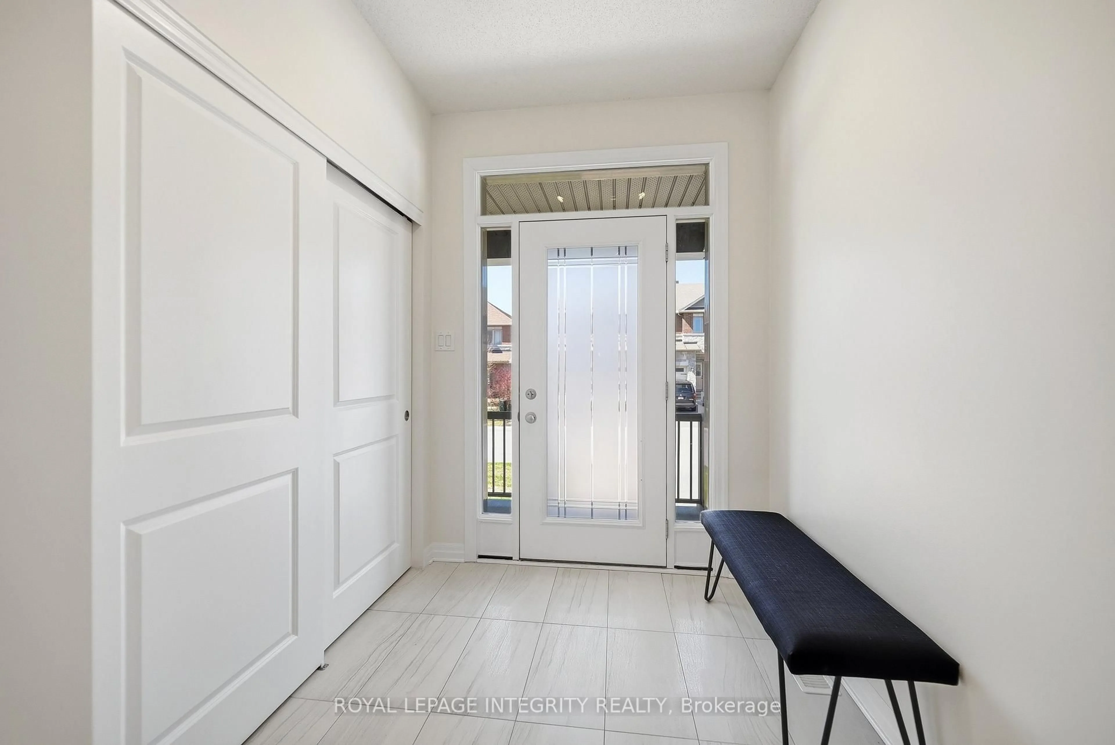Indoor entryway for 256 Gossamer St, Ottawa Ontario K1W 0B2