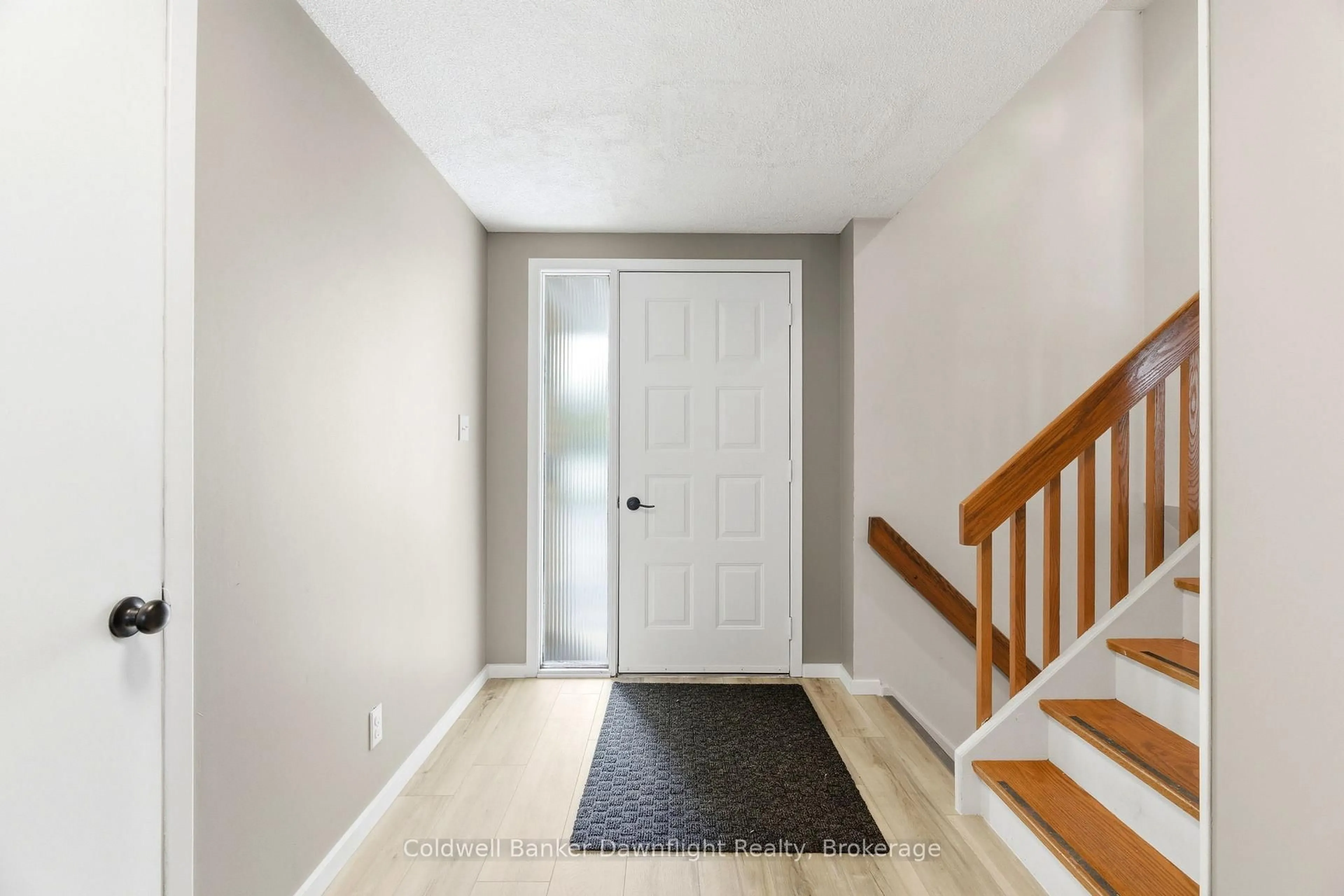 Indoor entryway for 516 Maitland Crt, North Huron Ontario N0G 2W0