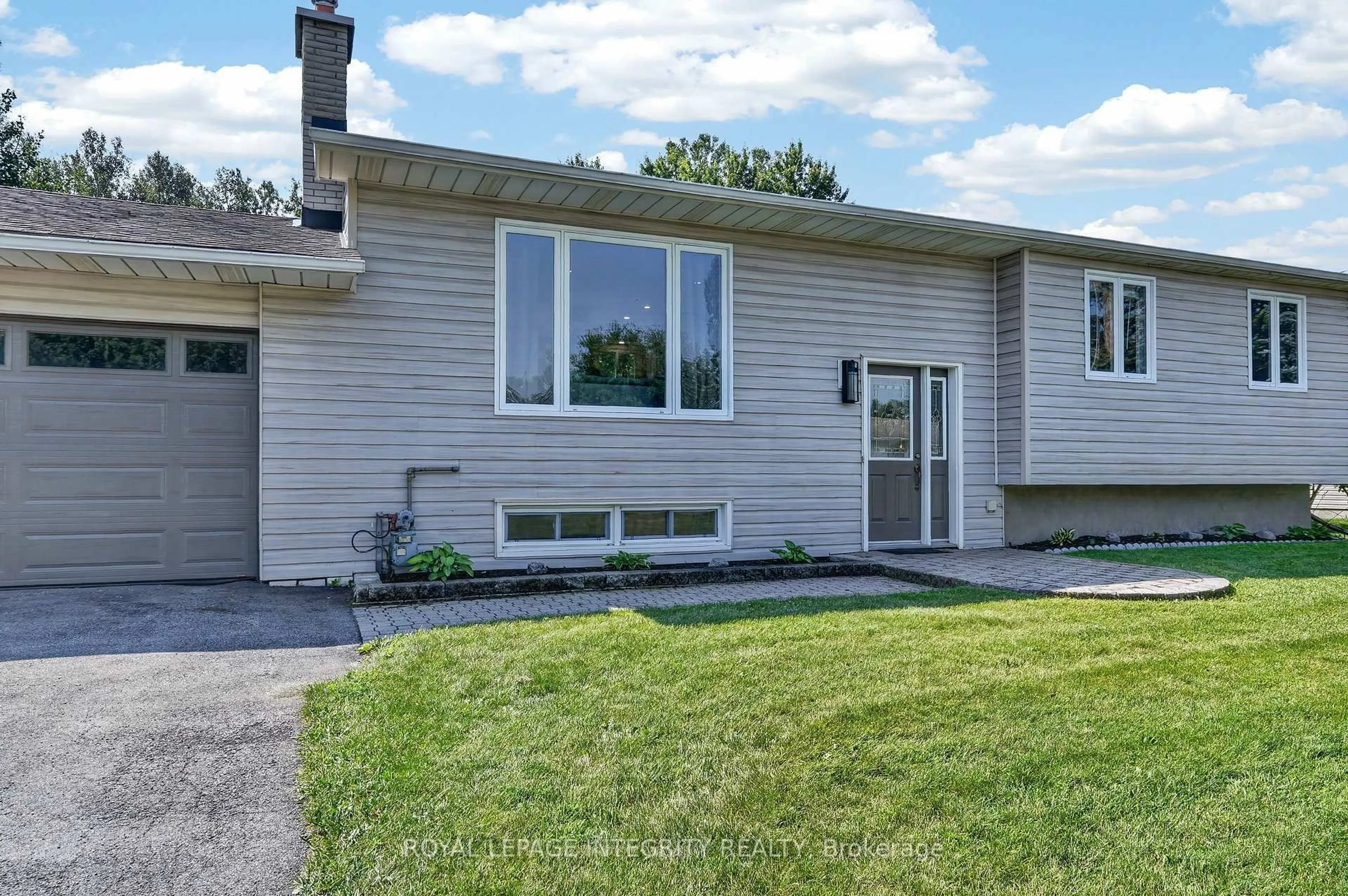 Home with vinyl exterior material, street for 195 Francois St, Ottawa Ontario K4B 1J8