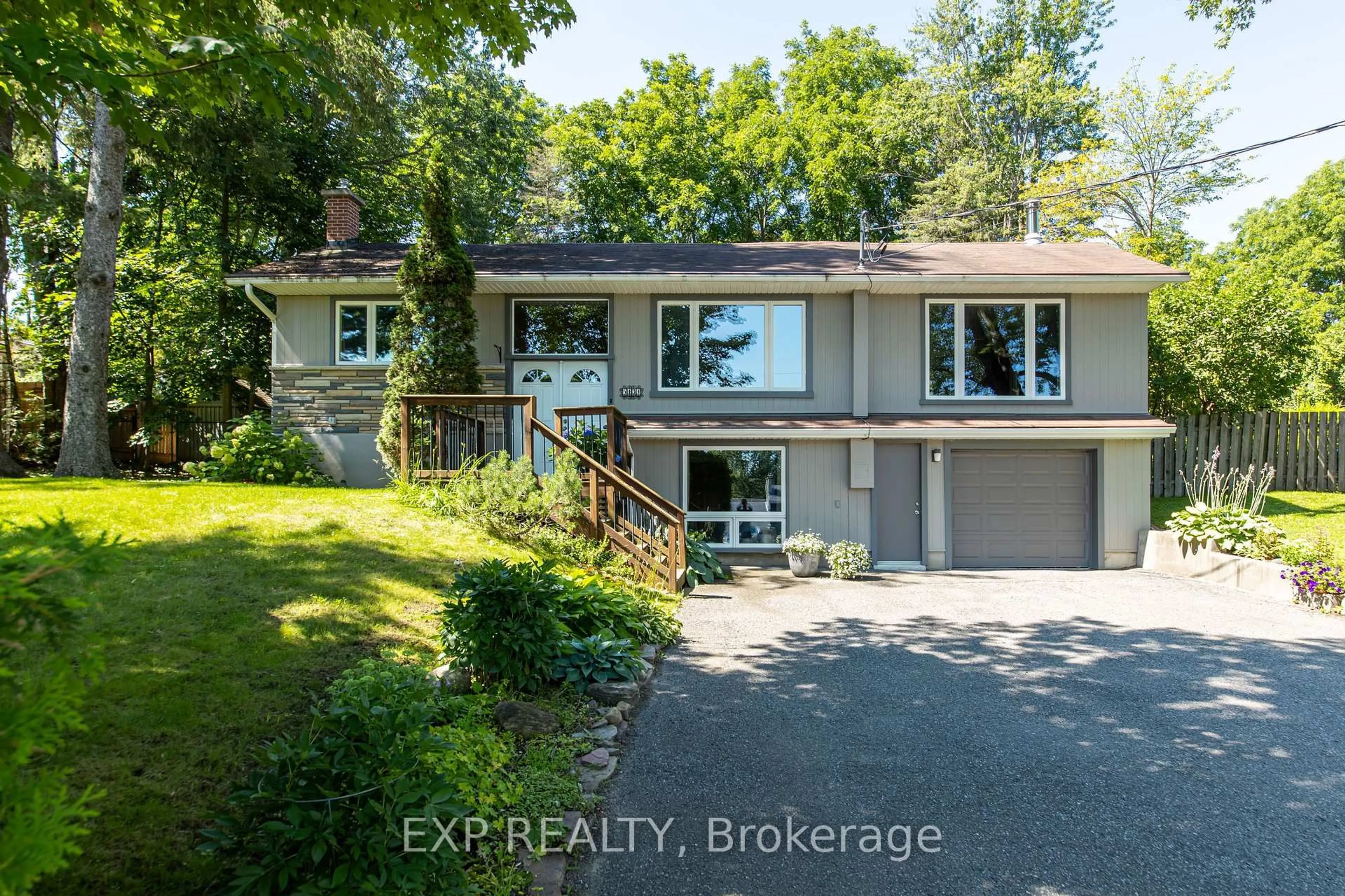 A pic from outside/outdoor area/front of a property/back of a property/a pic from drone, water/lake/river/ocean view for 5434 Long Island Rd, Ottawa Ontario K4M 1H3