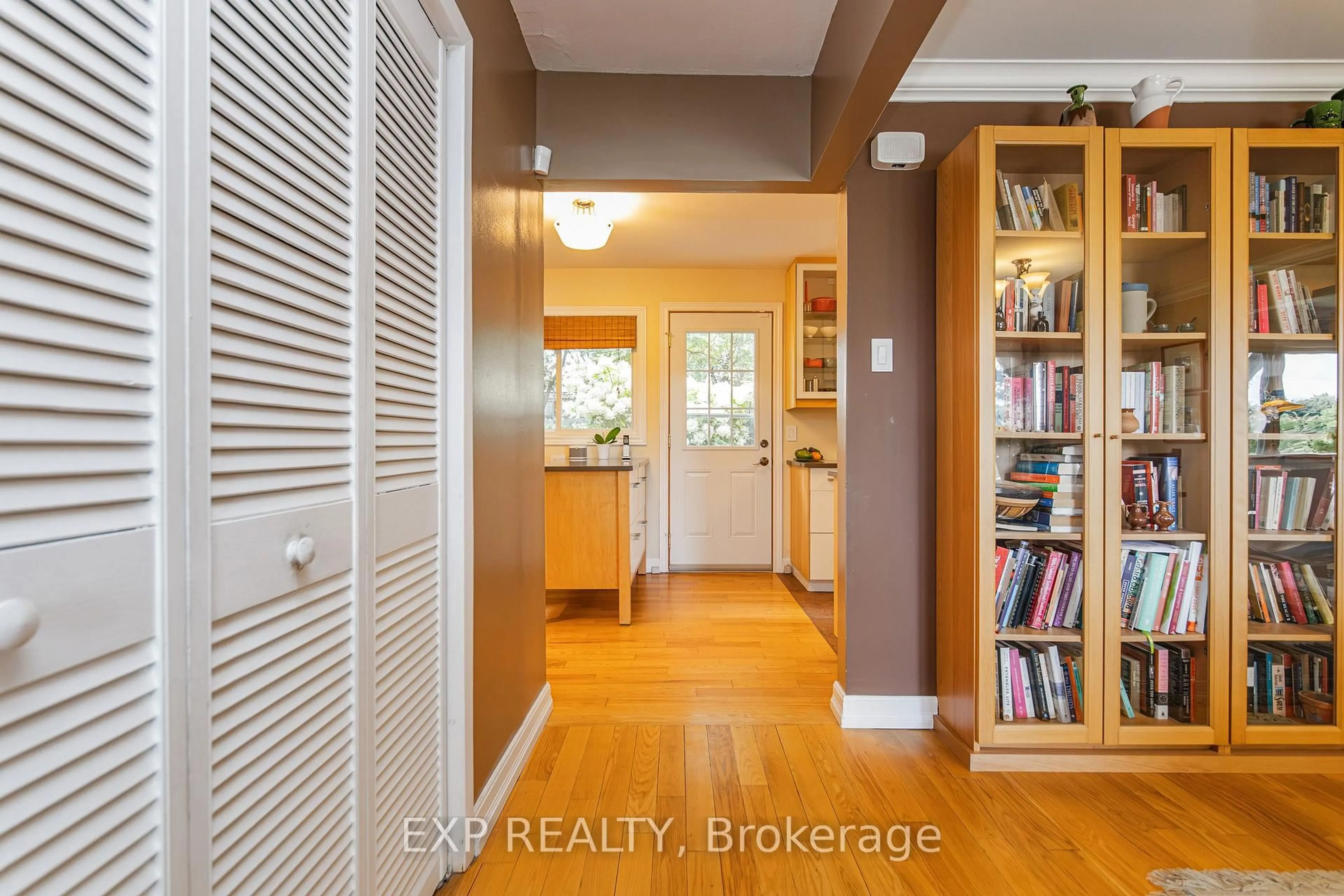 Indoor entryway for 5434 Long Island Rd, Ottawa Ontario K4M 1H3