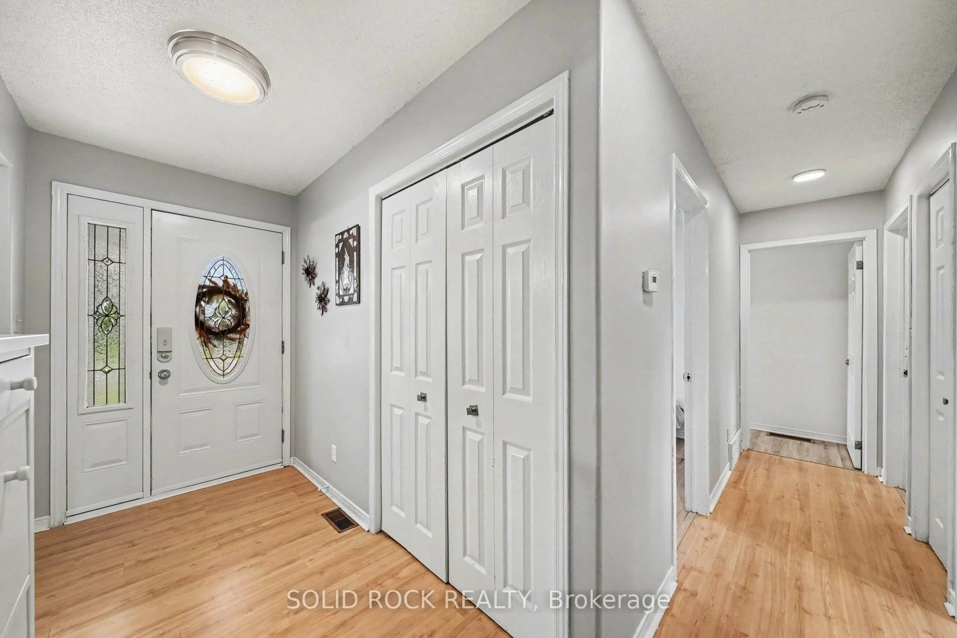 Indoor entryway for 46 Cockburn St, North Stormont Ontario K0C 1G0