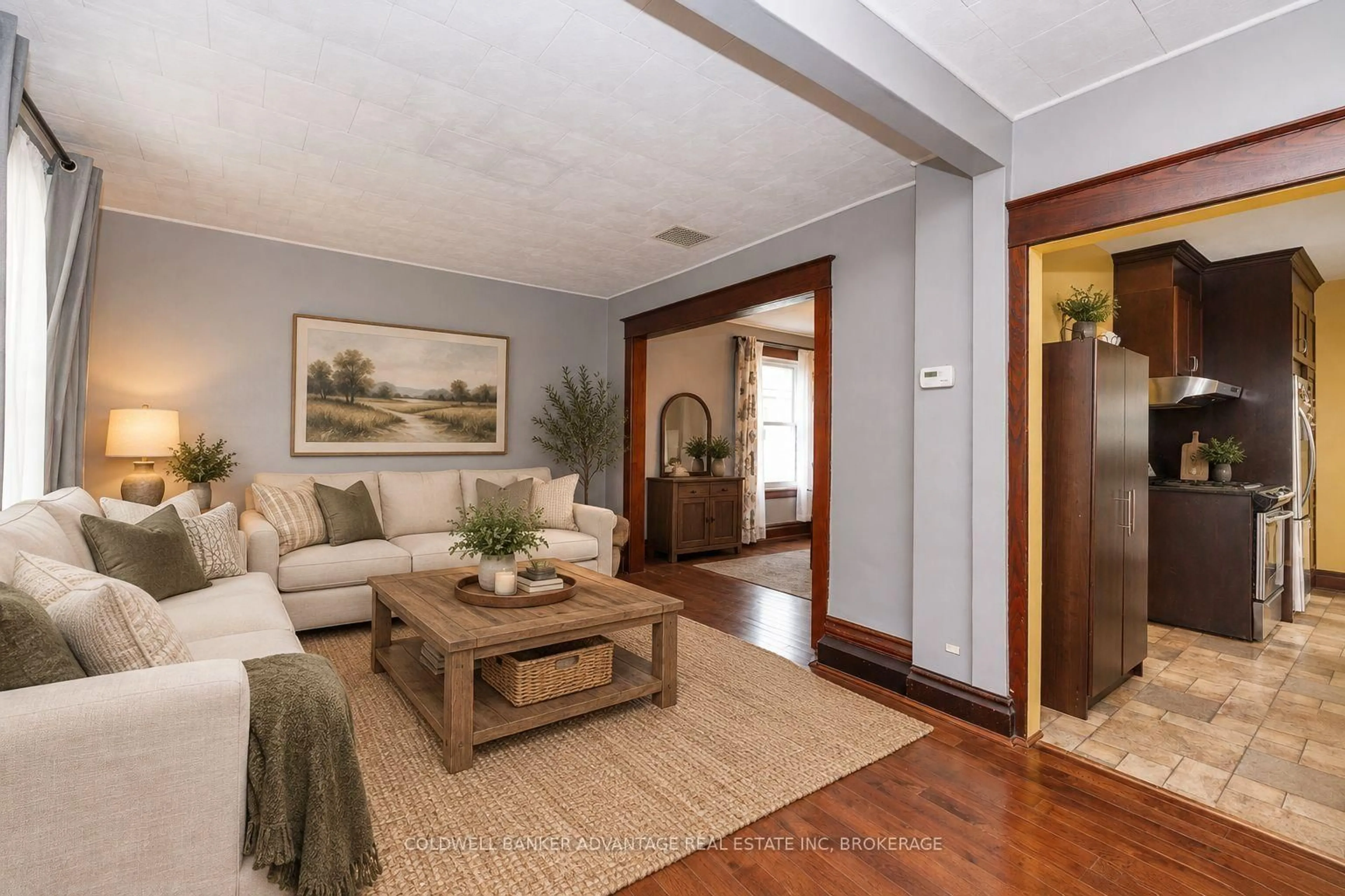 Living room with furniture, unknown for 315 AQUEDUCT St, Welland Ontario L3C 3J2