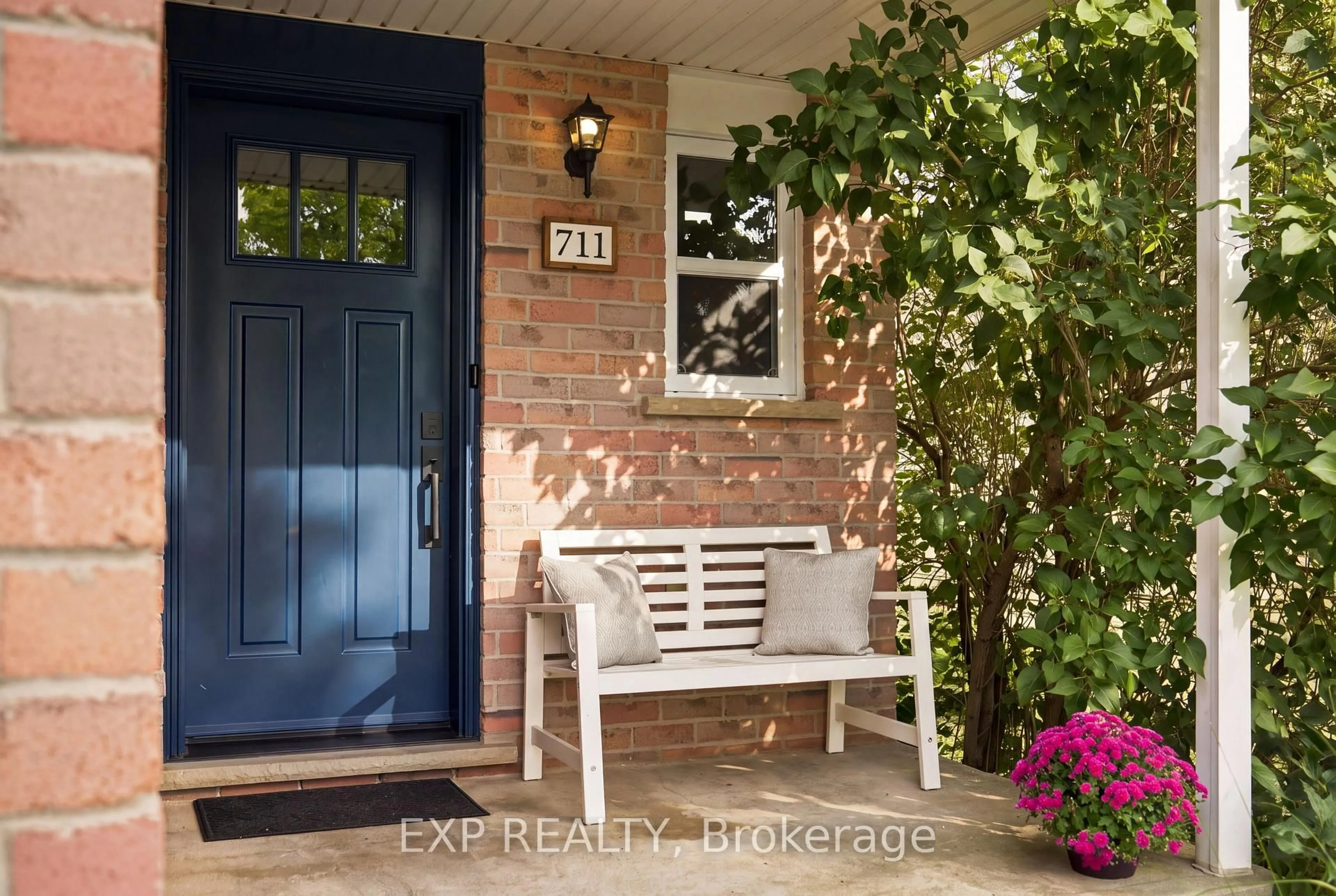 Indoor entryway for 711 New Hampshire St, Waterloo Ontario N2K 4L9