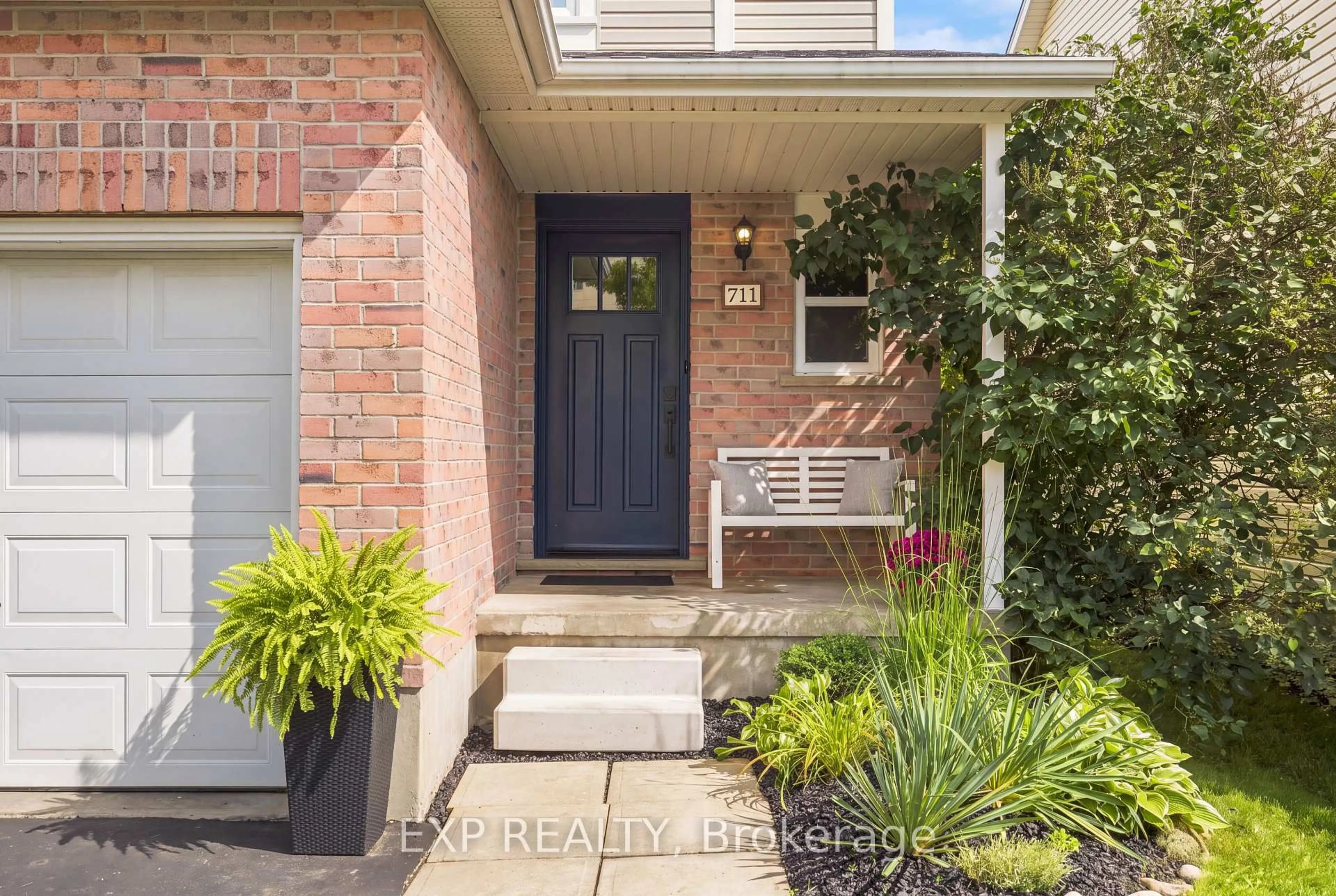 Indoor entryway for 711 New Hampshire St, Waterloo Ontario N2K 4L9
