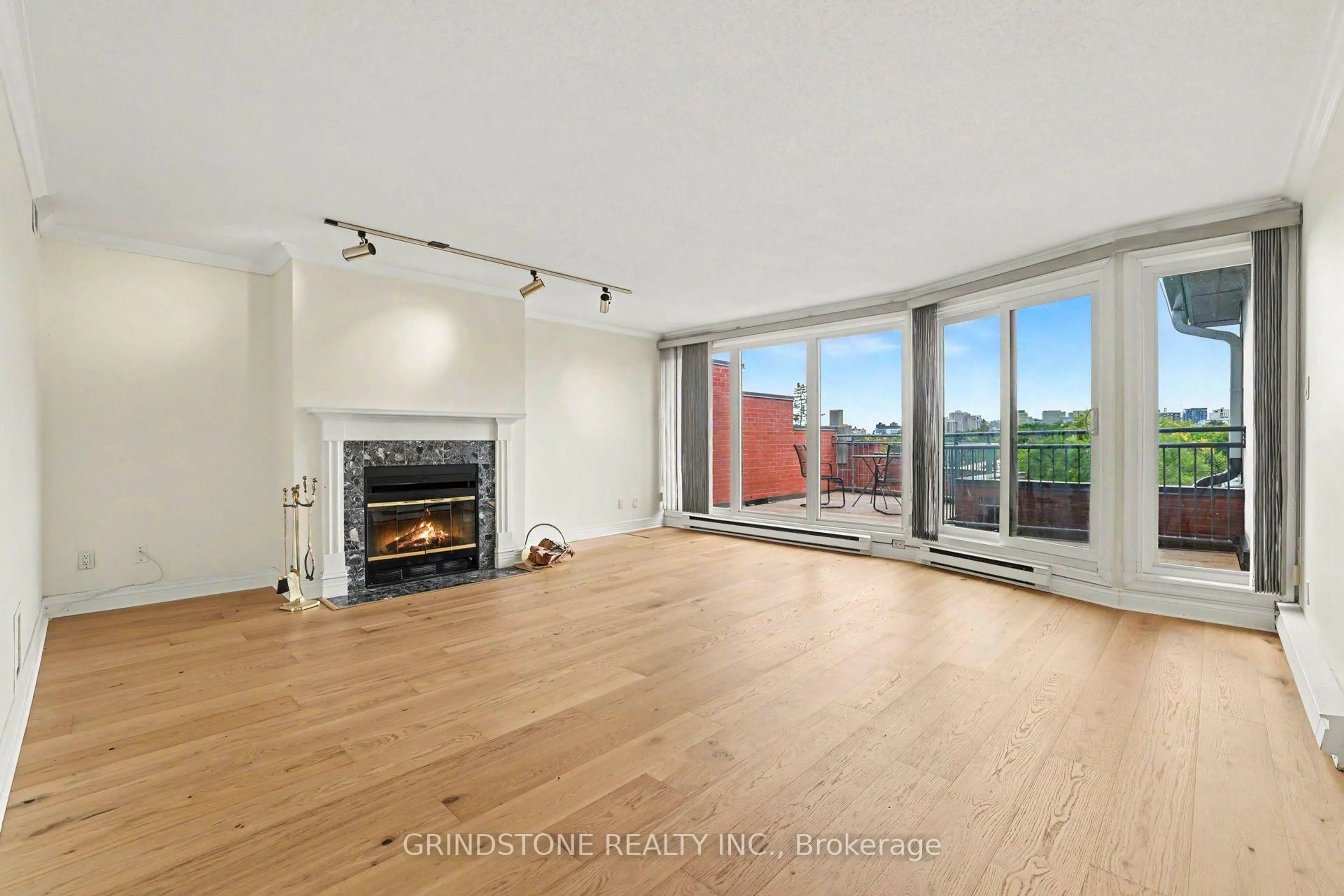 A pic of a room for 959 North River Rd #PH5, Ottawa Ontario K1K 3V3