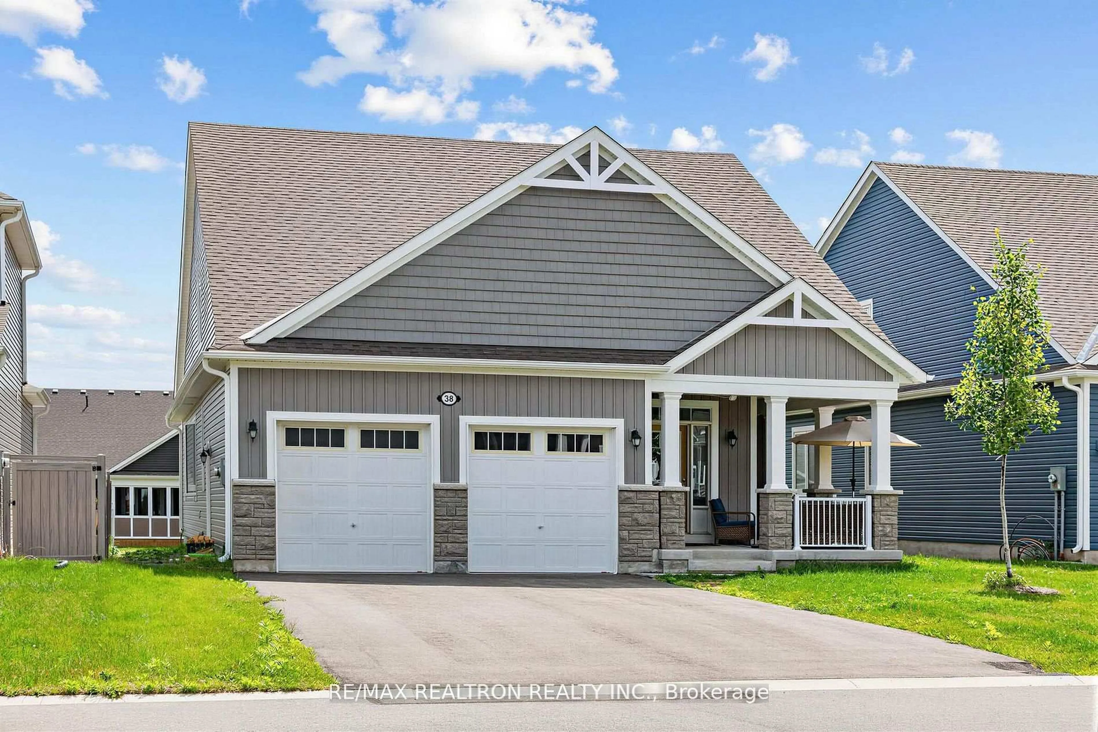 Home with vinyl exterior material, street for 38 Chambery St, Bracebridge Ontario P1L 0N4