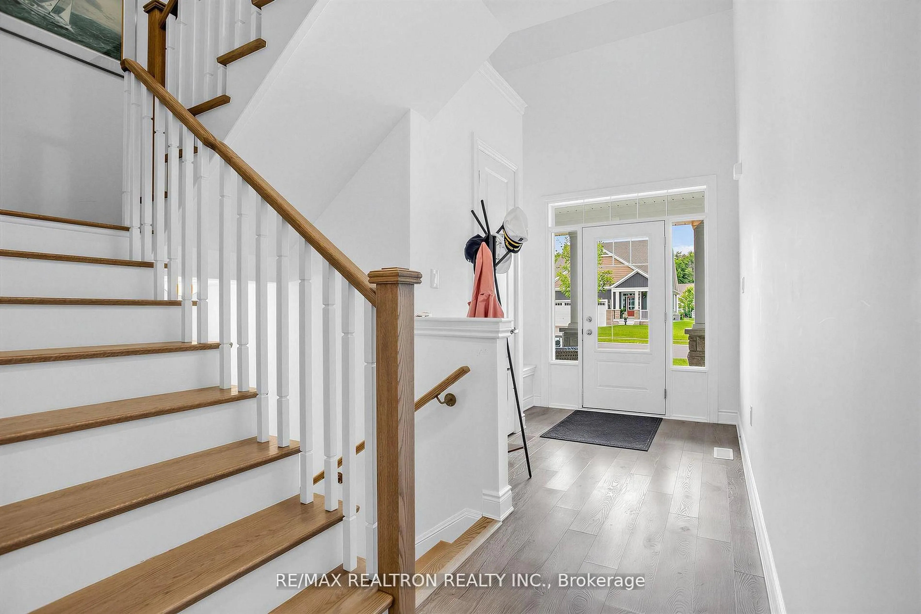 Indoor entryway for 38 Chambery St, Bracebridge Ontario P1L 0N4