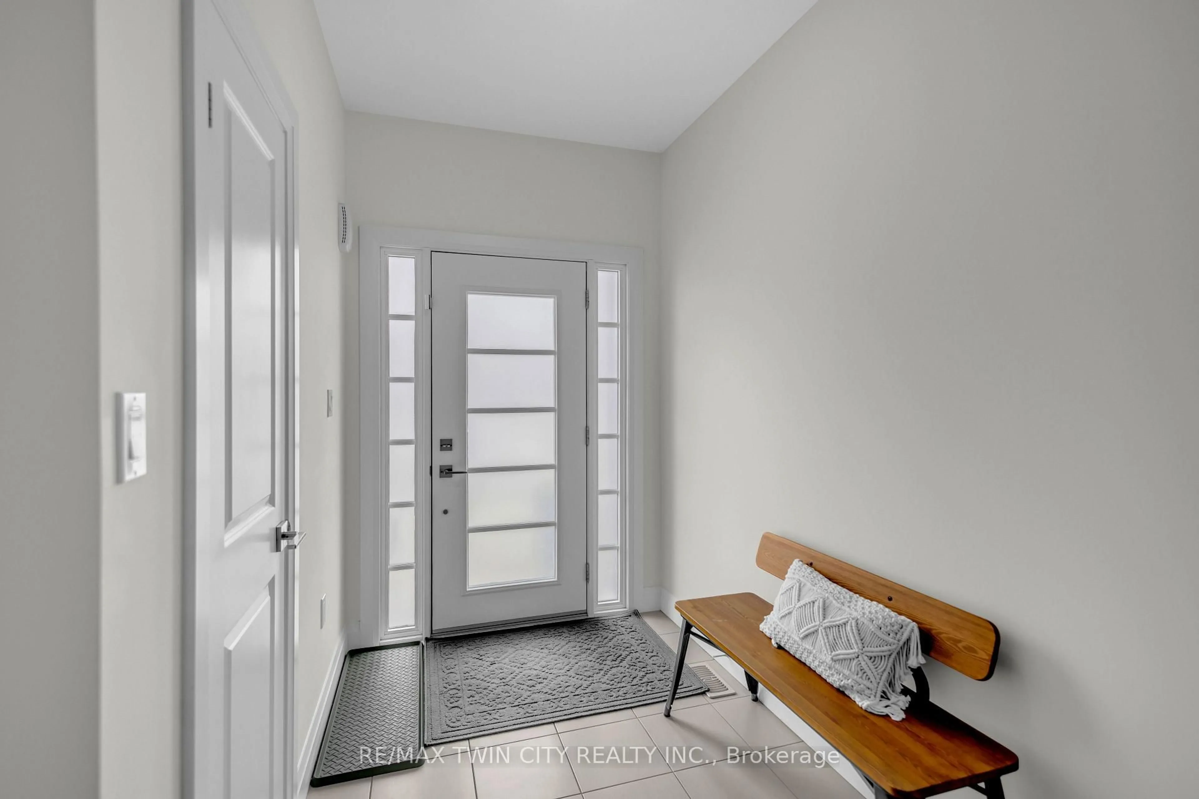 Indoor entryway for 536 Grey St, Brantford Ontario N3S 0C3