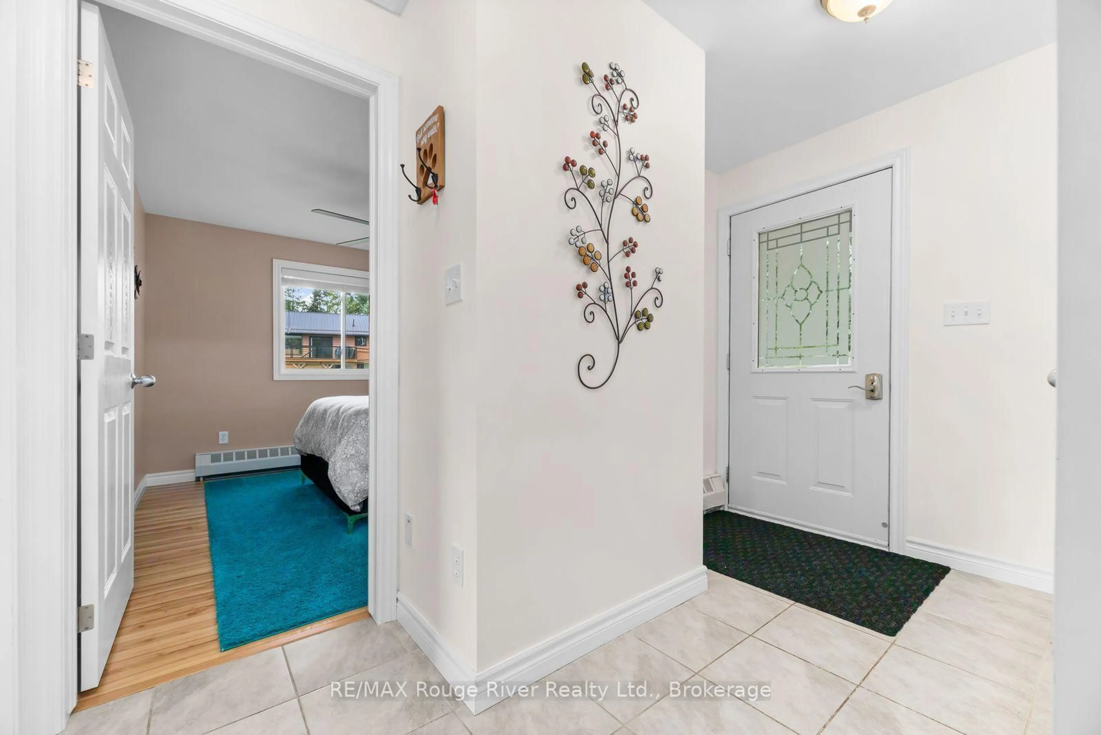 Indoor entryway for 132 Addington Road 5 Rd, Cloyne Ontario K0H 1K0