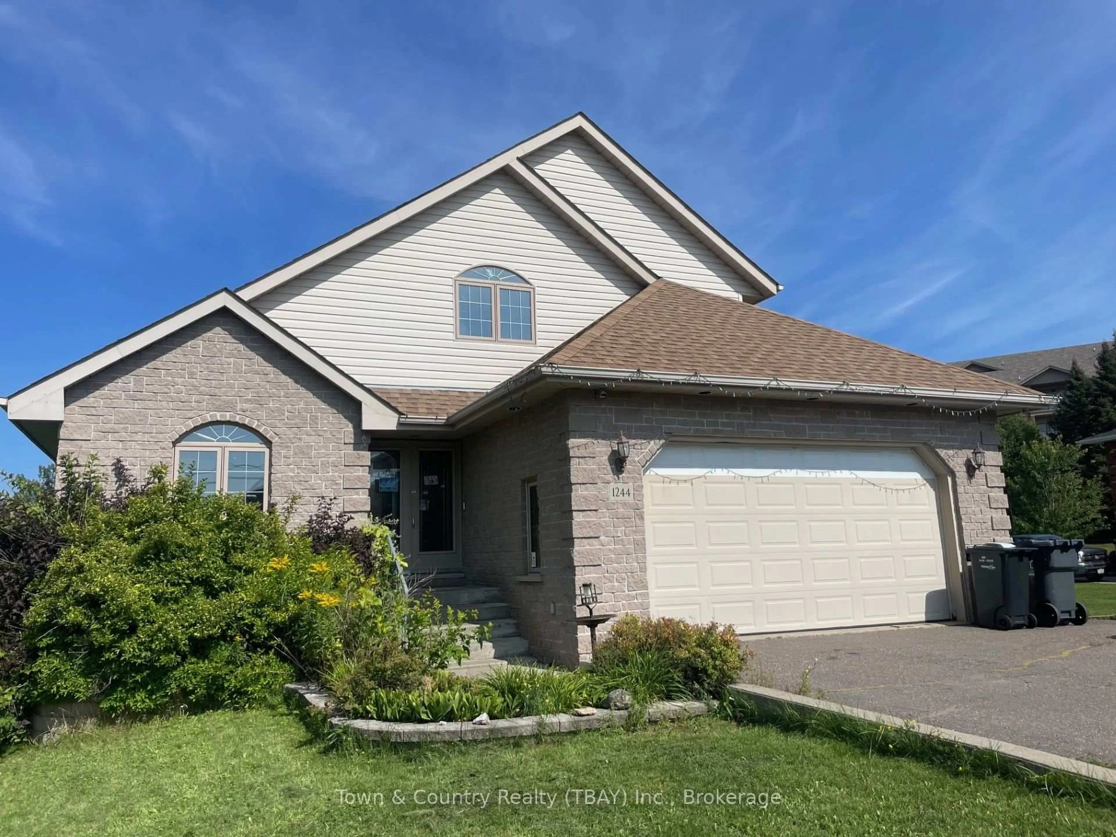 Home with vinyl exterior material, street for 1244 Dawson Rd, Thunder Bay Ontario P7G 1H7