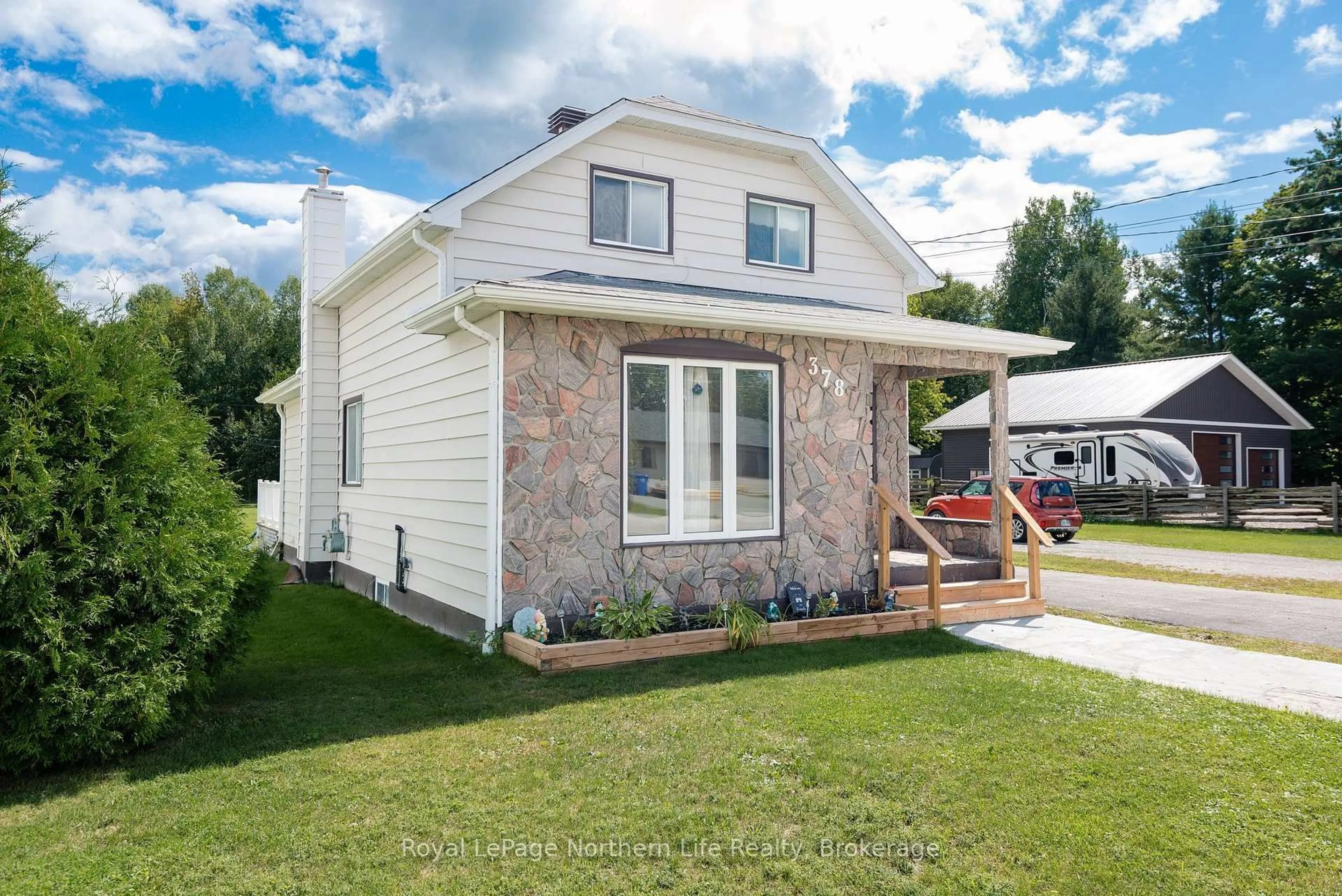 Home with vinyl exterior material, street for 378 Nipissing St, West Nipissing Ontario P2B 3E2