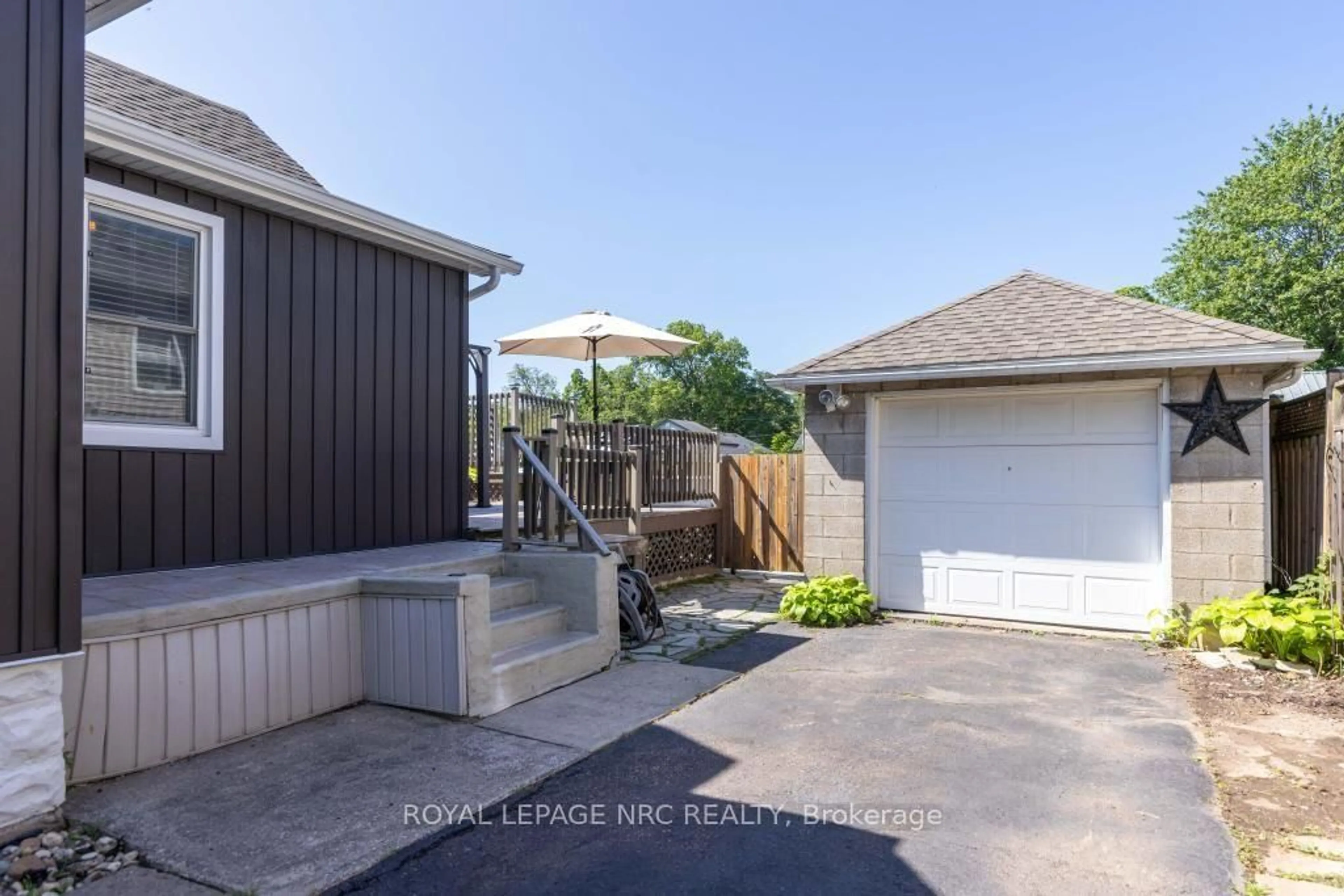 Unknown for 7992 Peter St, Niagara Falls Ontario L2G 6S9