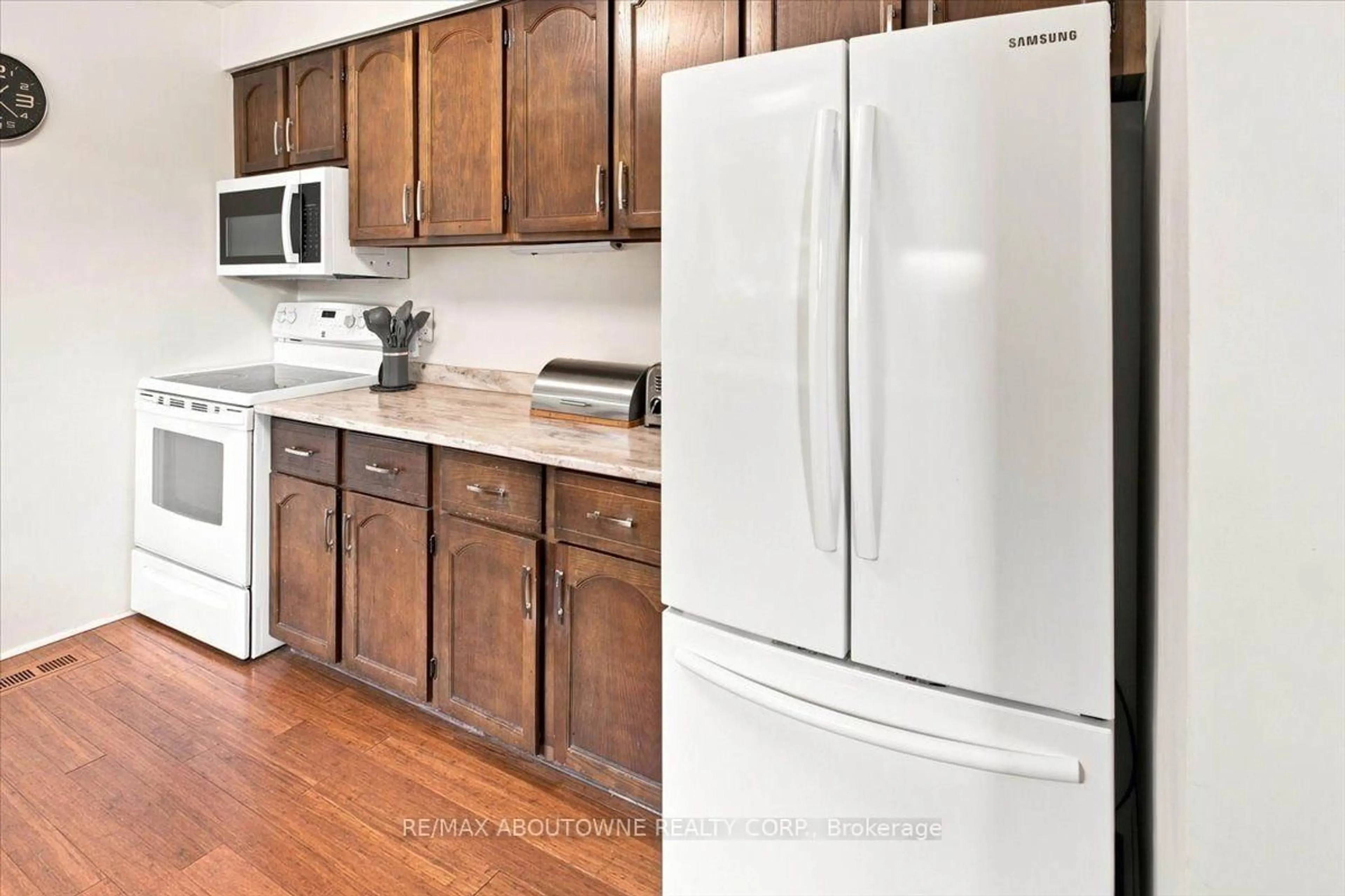 Standard kitchen, unknown for 943 Mayfair Cres, Kingston Ontario K7M 5S5