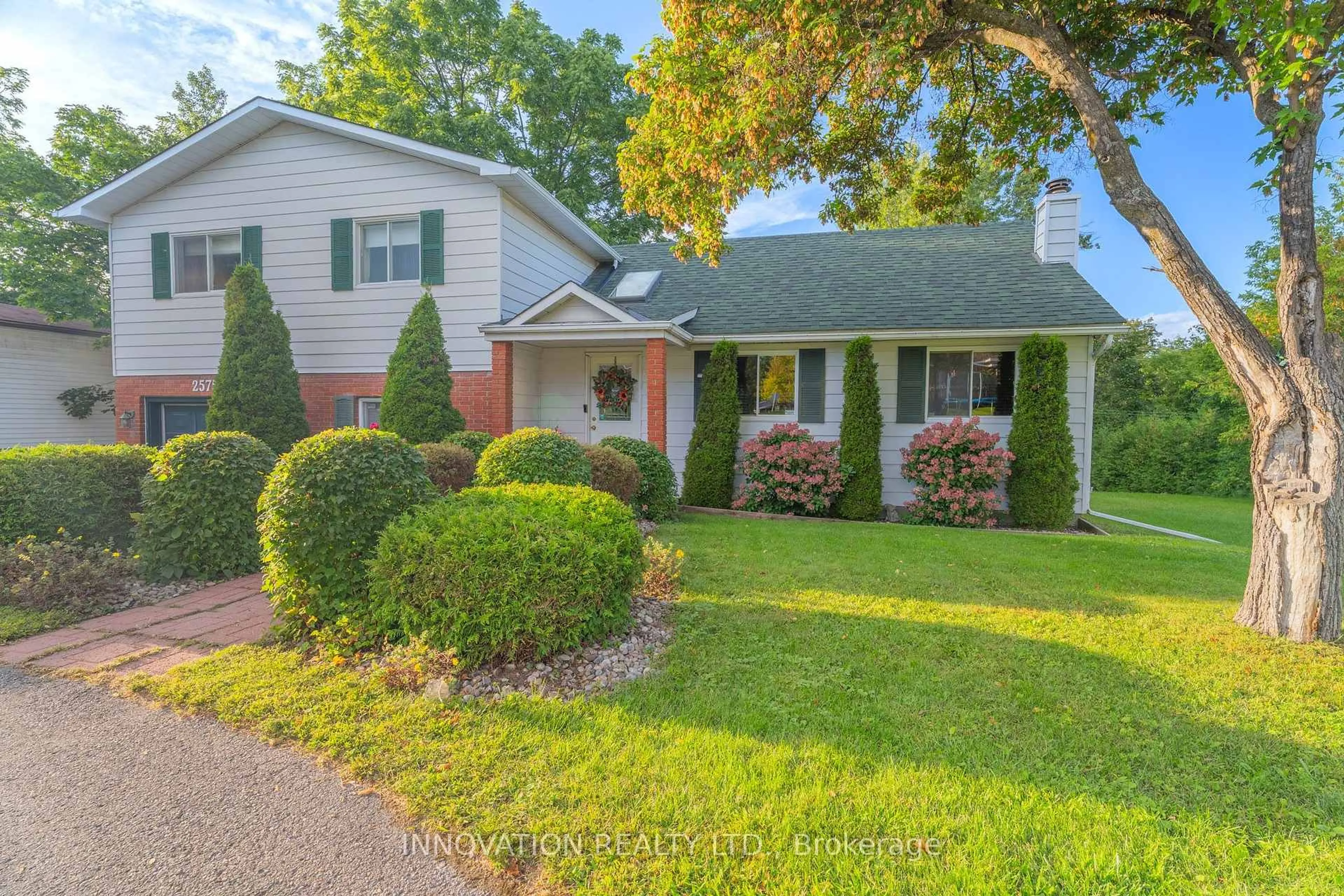 Home with vinyl exterior material, street for 2575 Sparkle St, Cumberland Ontario K4C 1A1