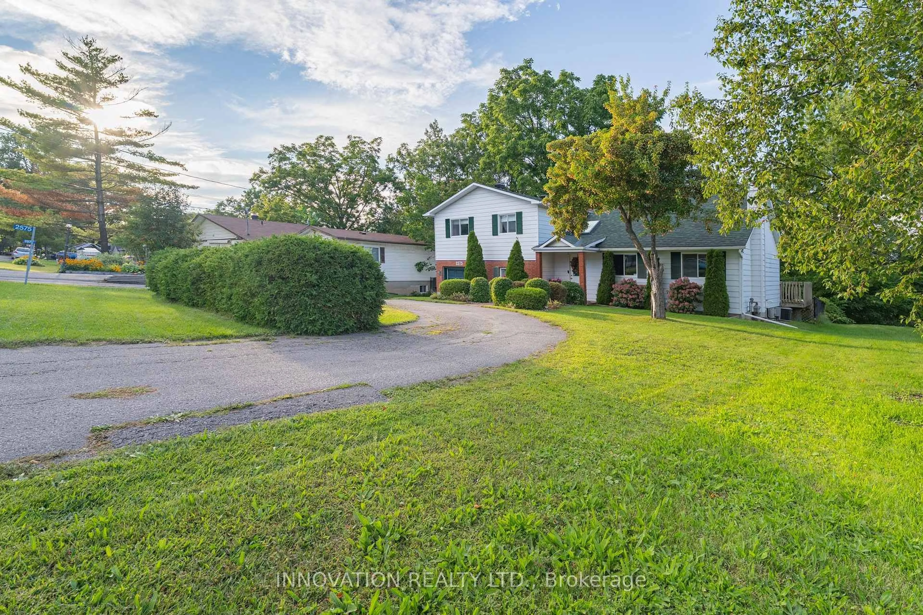 A pic from outside/outdoor area/front of a property/back of a property/a pic from drone, street for 2575 Sparkle St, Cumberland Ontario K4C 1A1