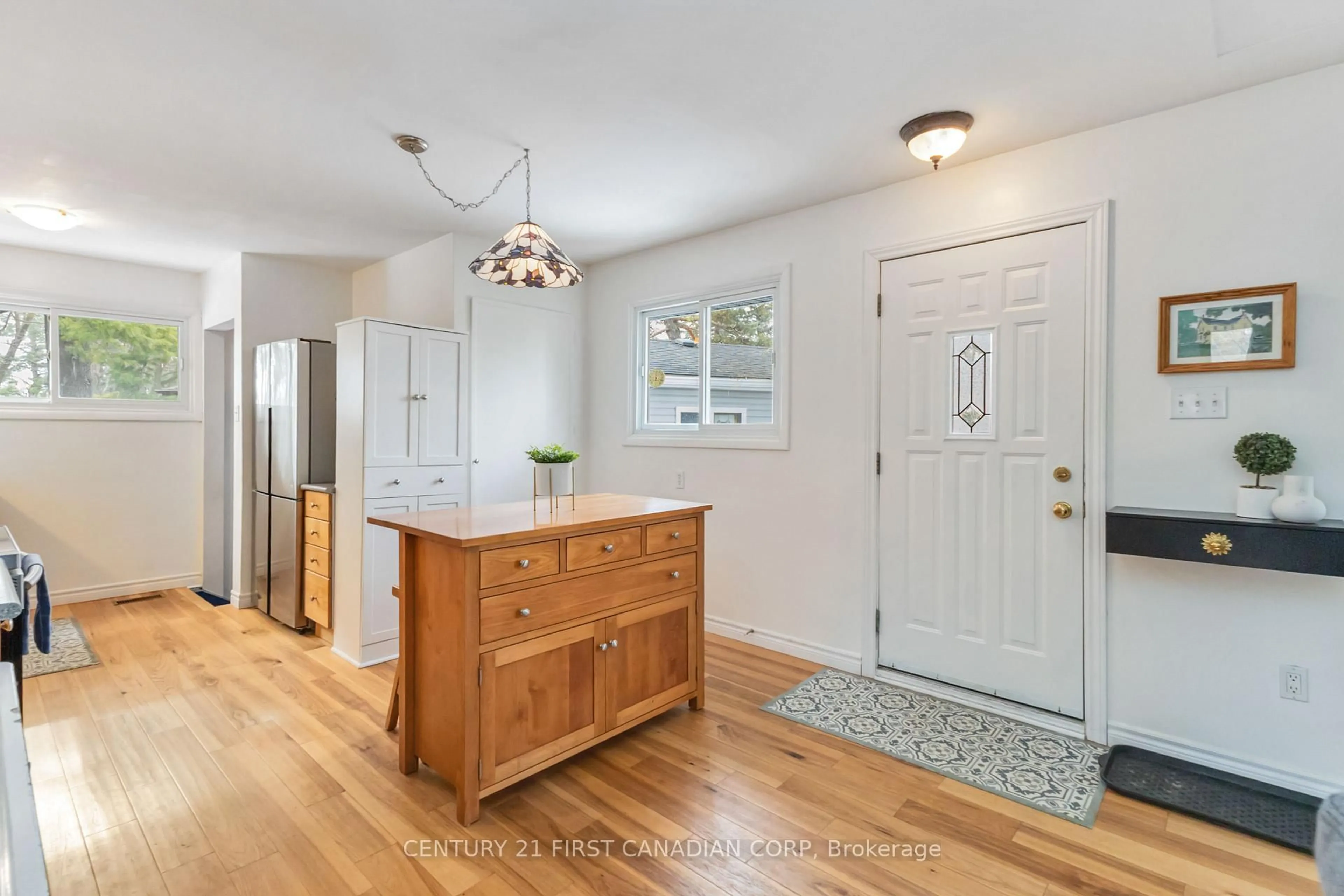 Indoor entryway for 91 Biscay Rd, London North Ontario N6H 3K8