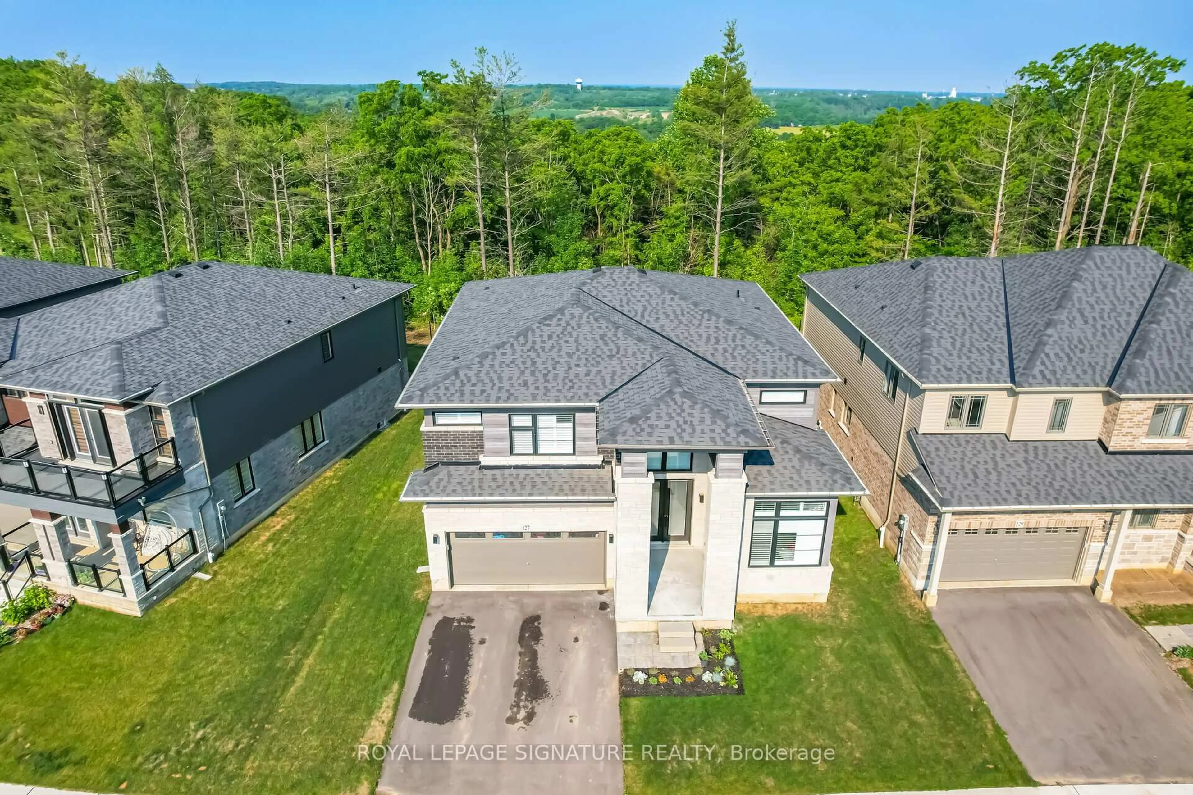 A pic from outside/outdoor area/front of a property/back of a property/a pic from drone, water/lake/river/ocean view for 127 Court Dr, Brant Ontario N3L 0L6
