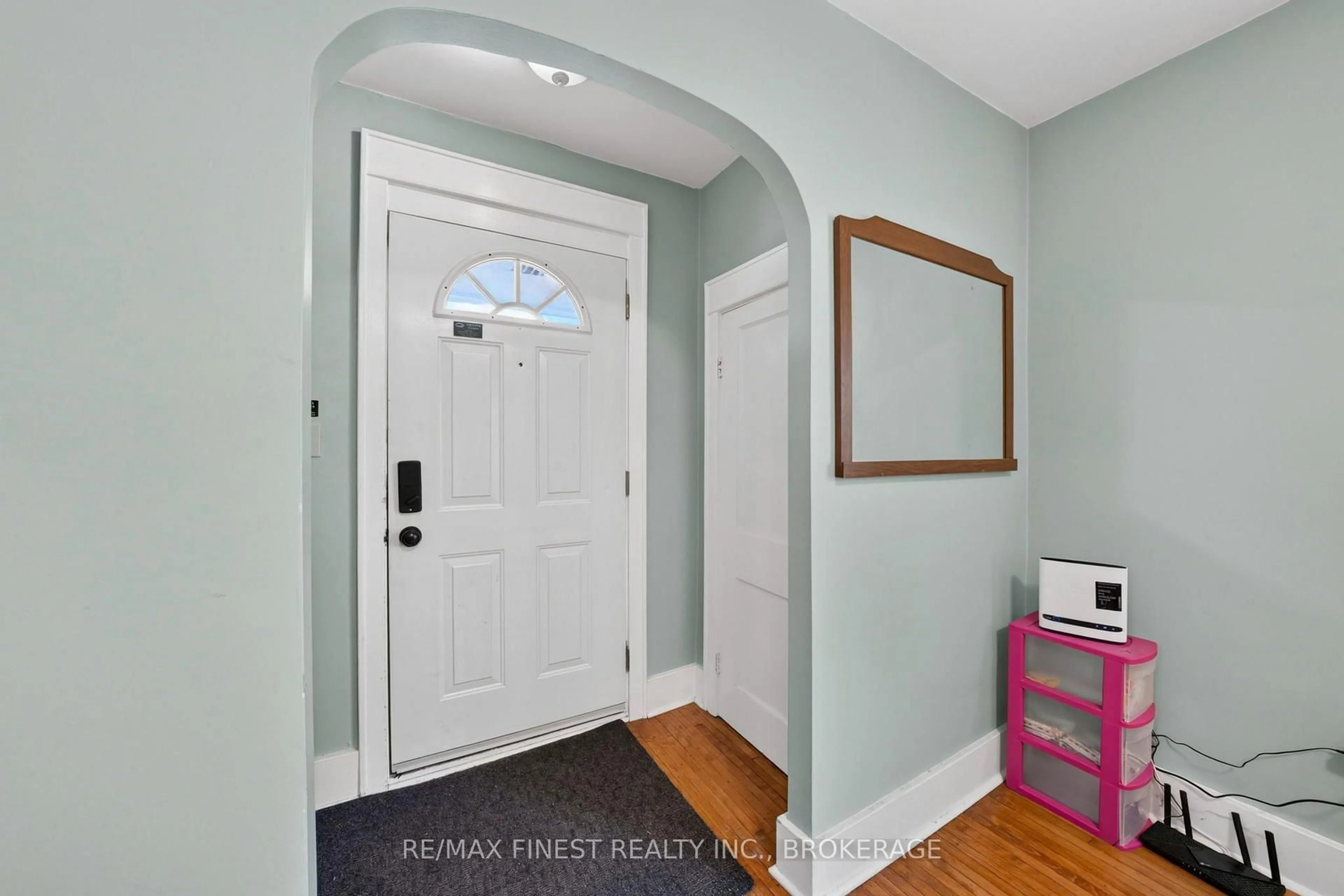 Indoor entryway for 258 RAGLAN Rd, Kingston Ontario K7K 1L8