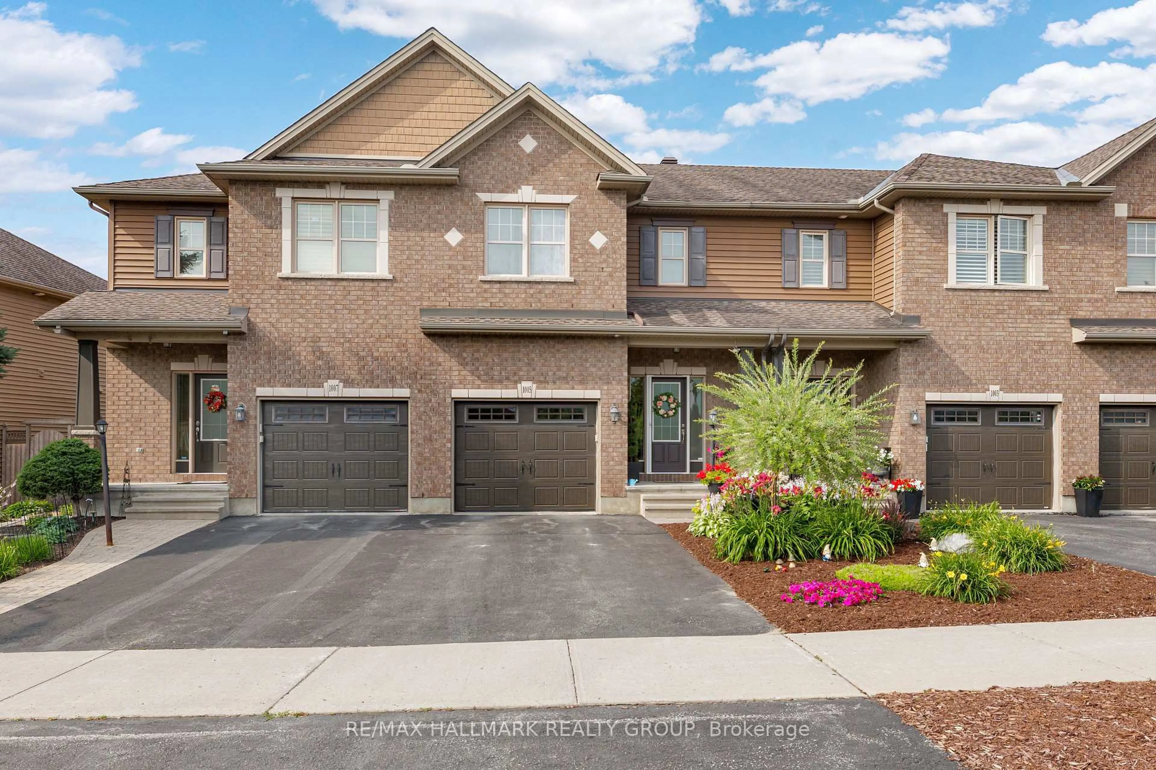 Home with brick exterior material, street for 1005 Marconi Ave, Ottawa Ontario K2W 0C4