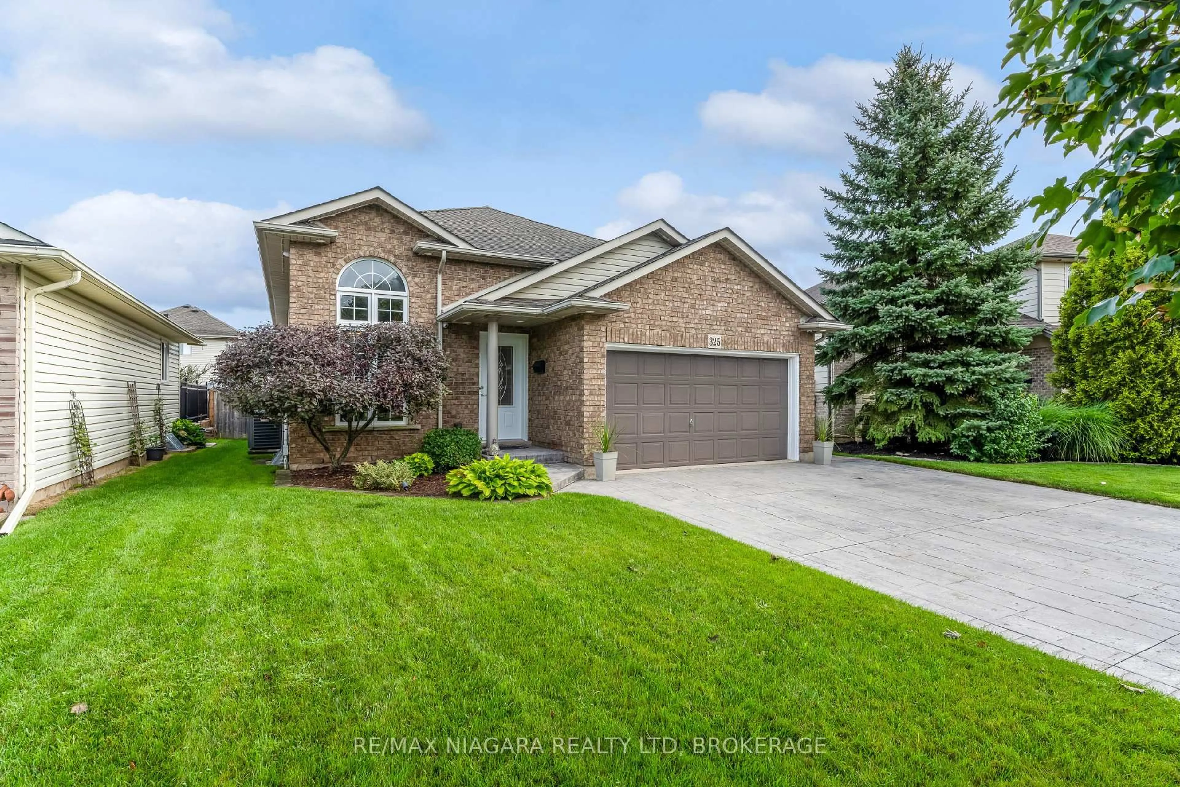 Home with brick exterior material, street for 325 Lea Cres, Welland Ontario L3C 7J8