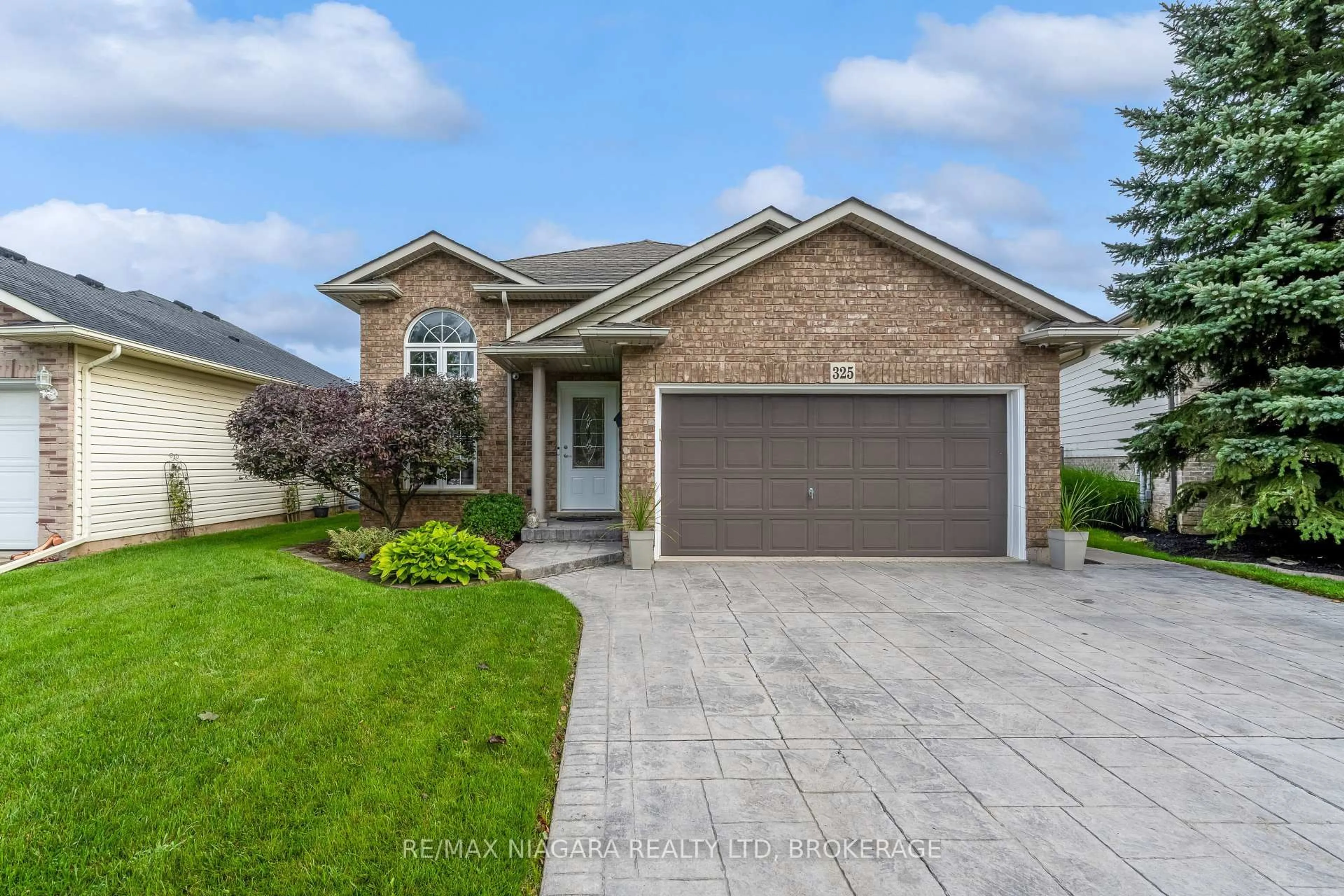 Home with brick exterior material, street for 325 Lea Cres, Welland Ontario L3C 7J8