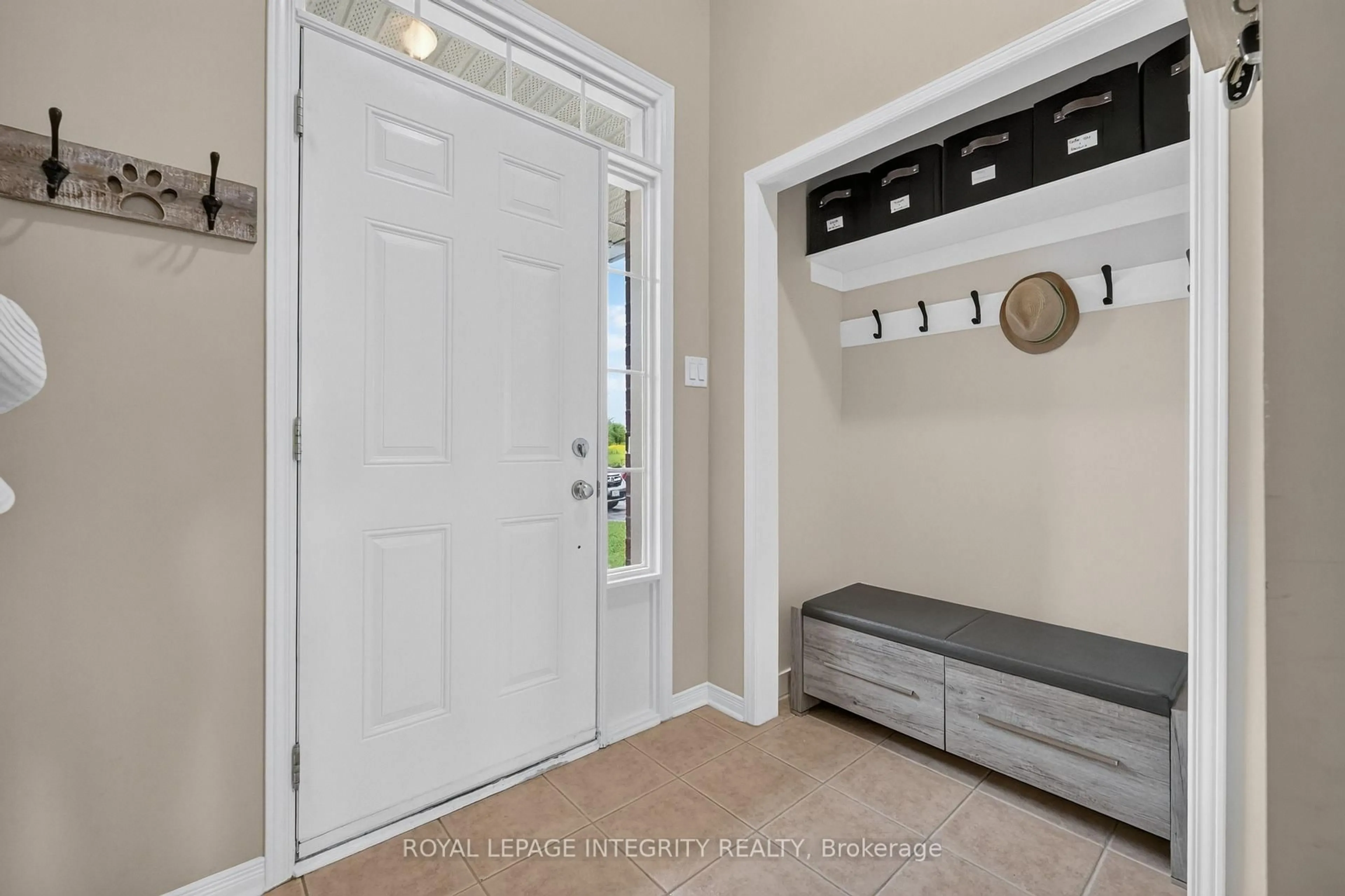 Indoor entryway for 1764 Plainridge Cres, Ottawa Ontario K4A 0L9